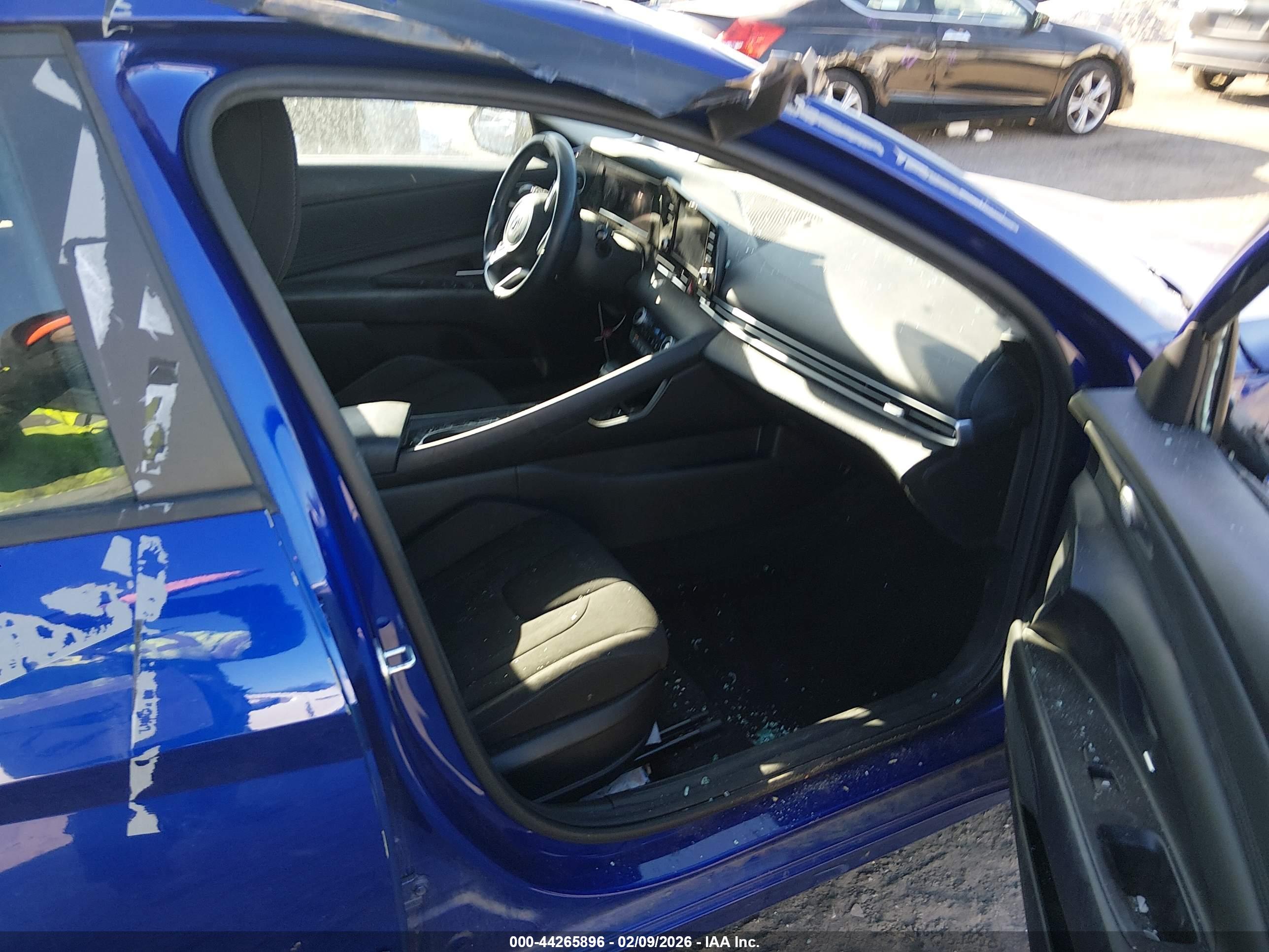 HYUNDAI ELANTRA image 5