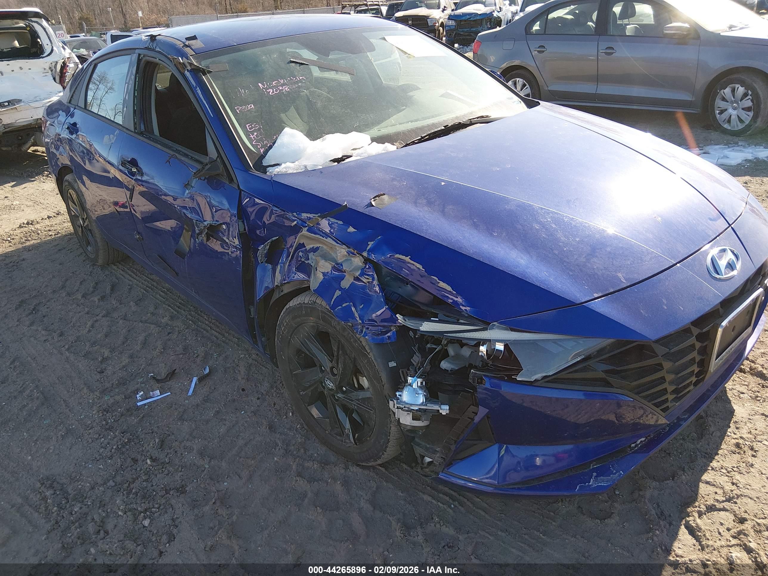 HYUNDAI ELANTRA image 6