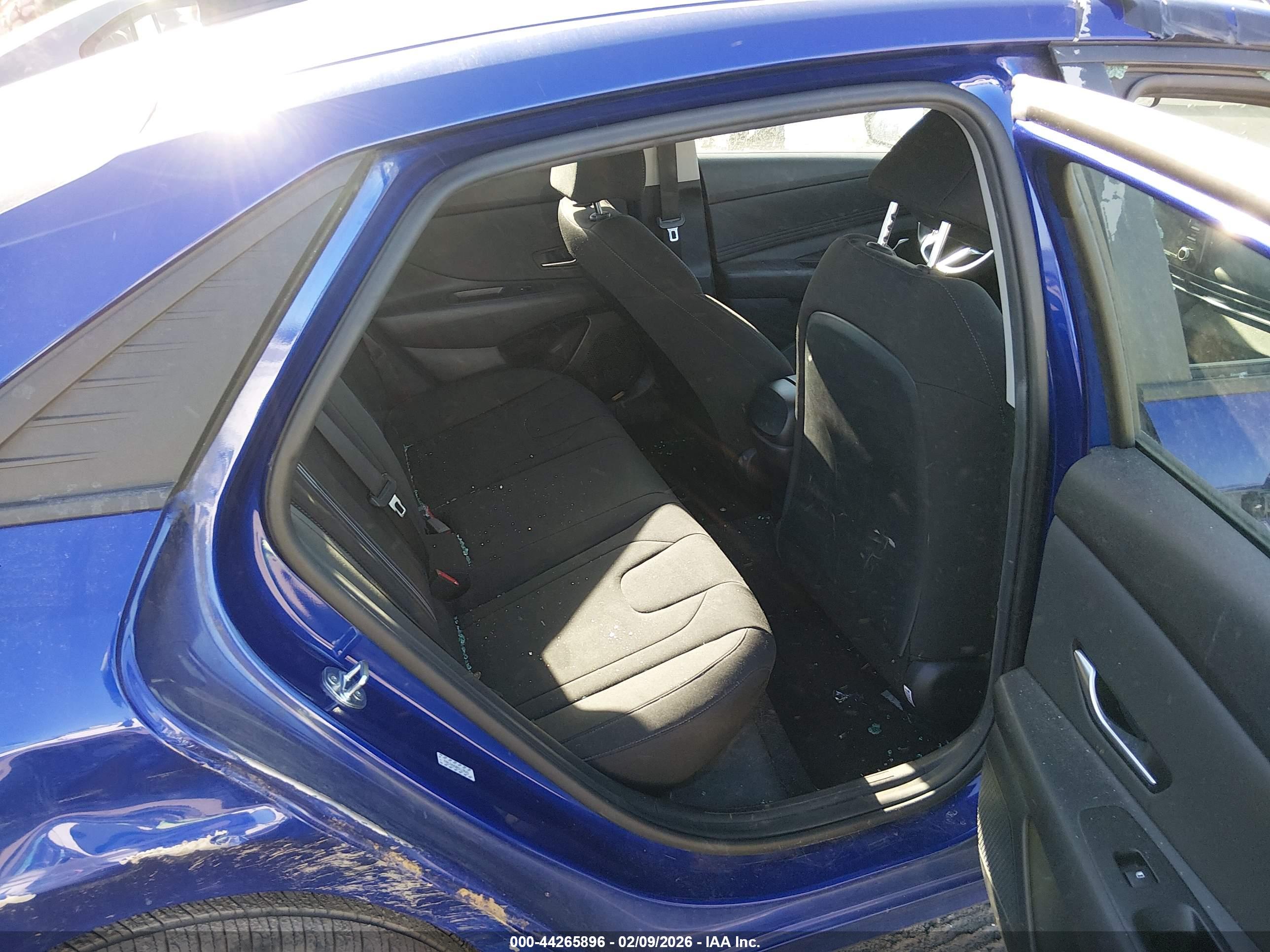 HYUNDAI ELANTRA image 8