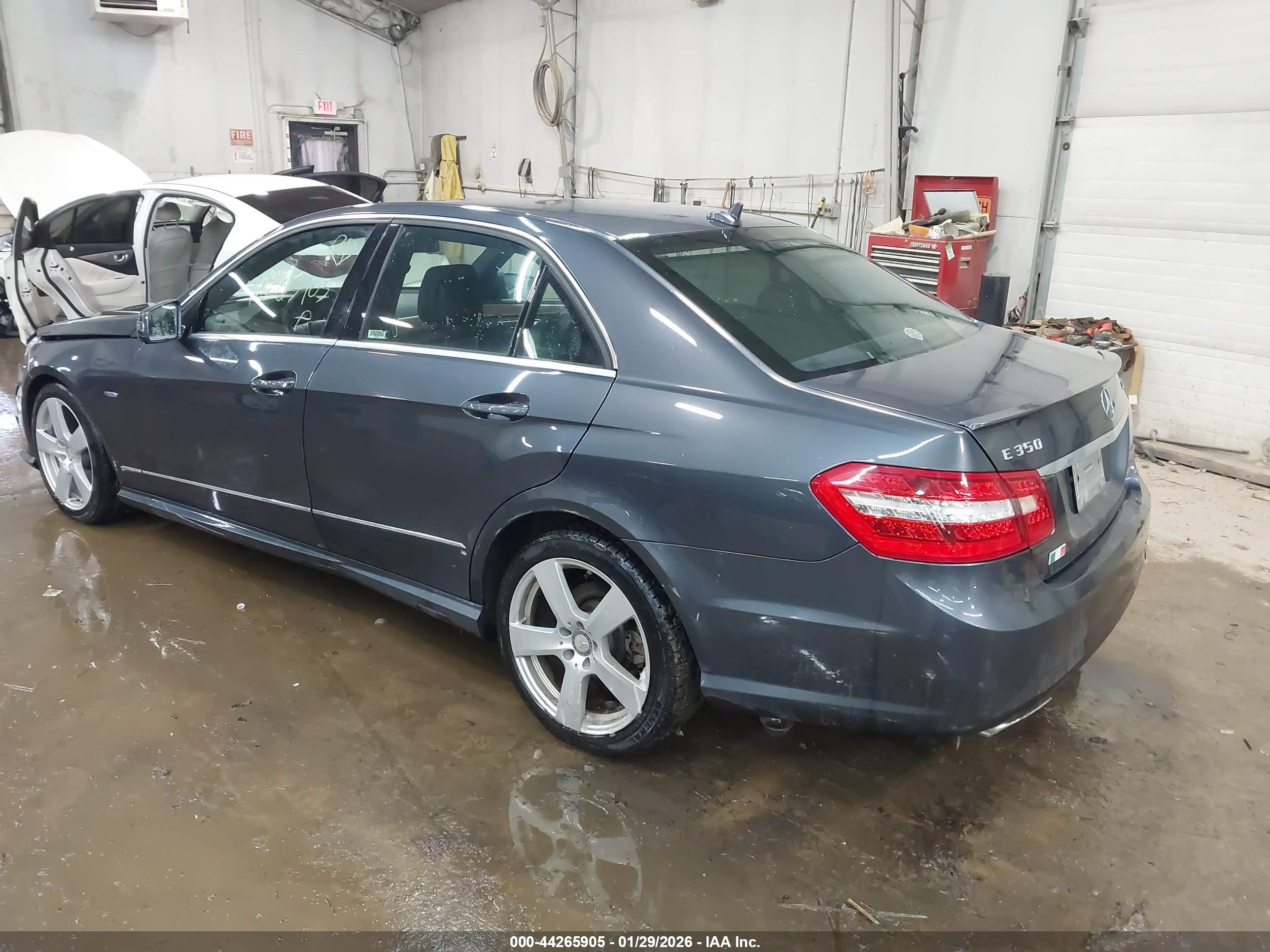 MERCEDES-BENZ E image 3