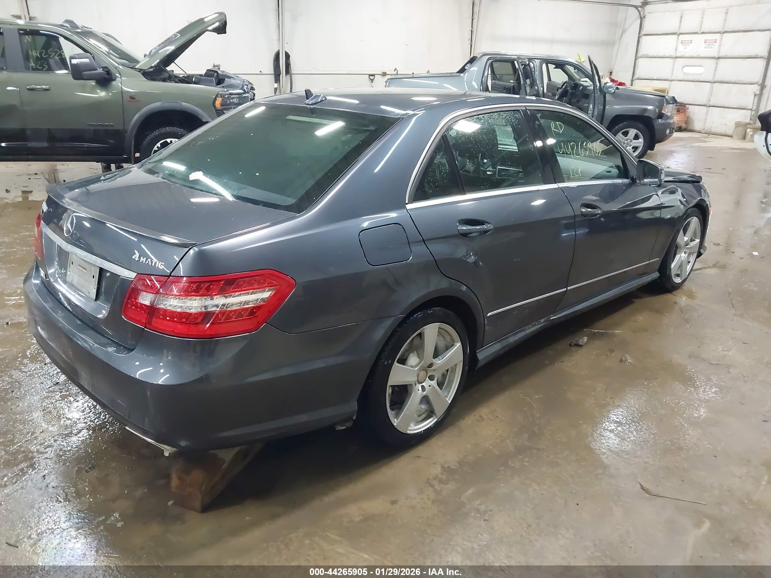 MERCEDES-BENZ E image 4