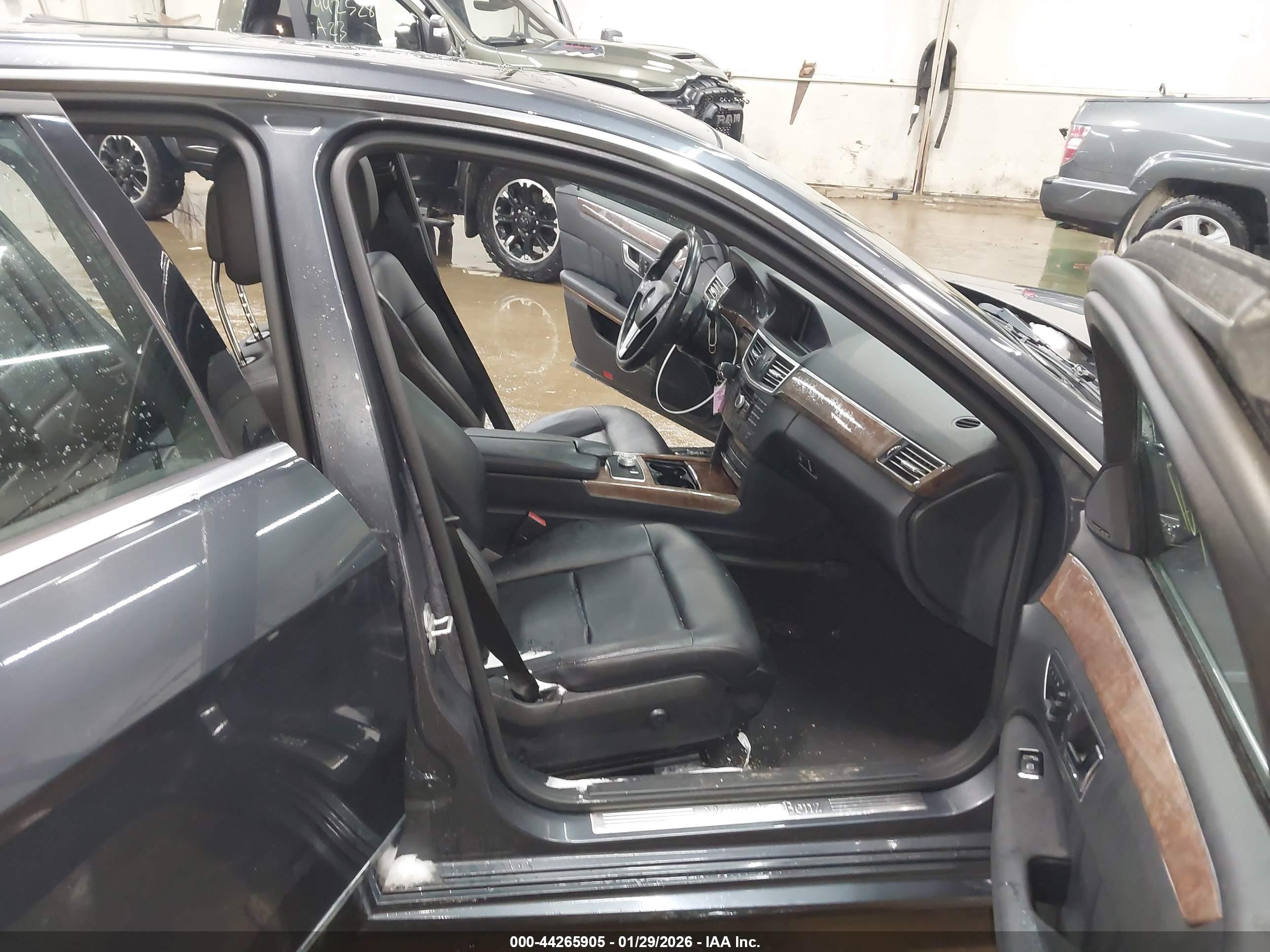 MERCEDES-BENZ E image 5