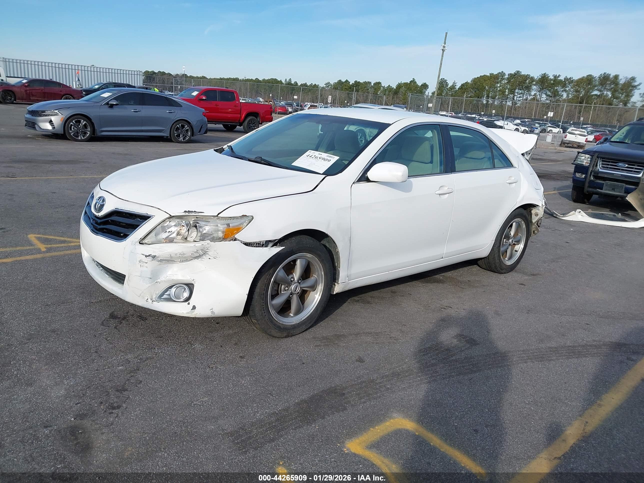 TOYOTA CAMRY image 2