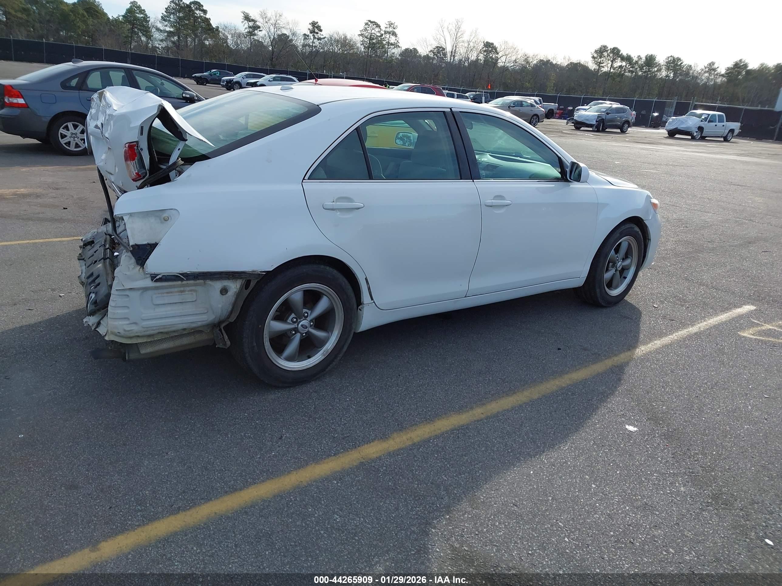 TOYOTA CAMRY image 4
