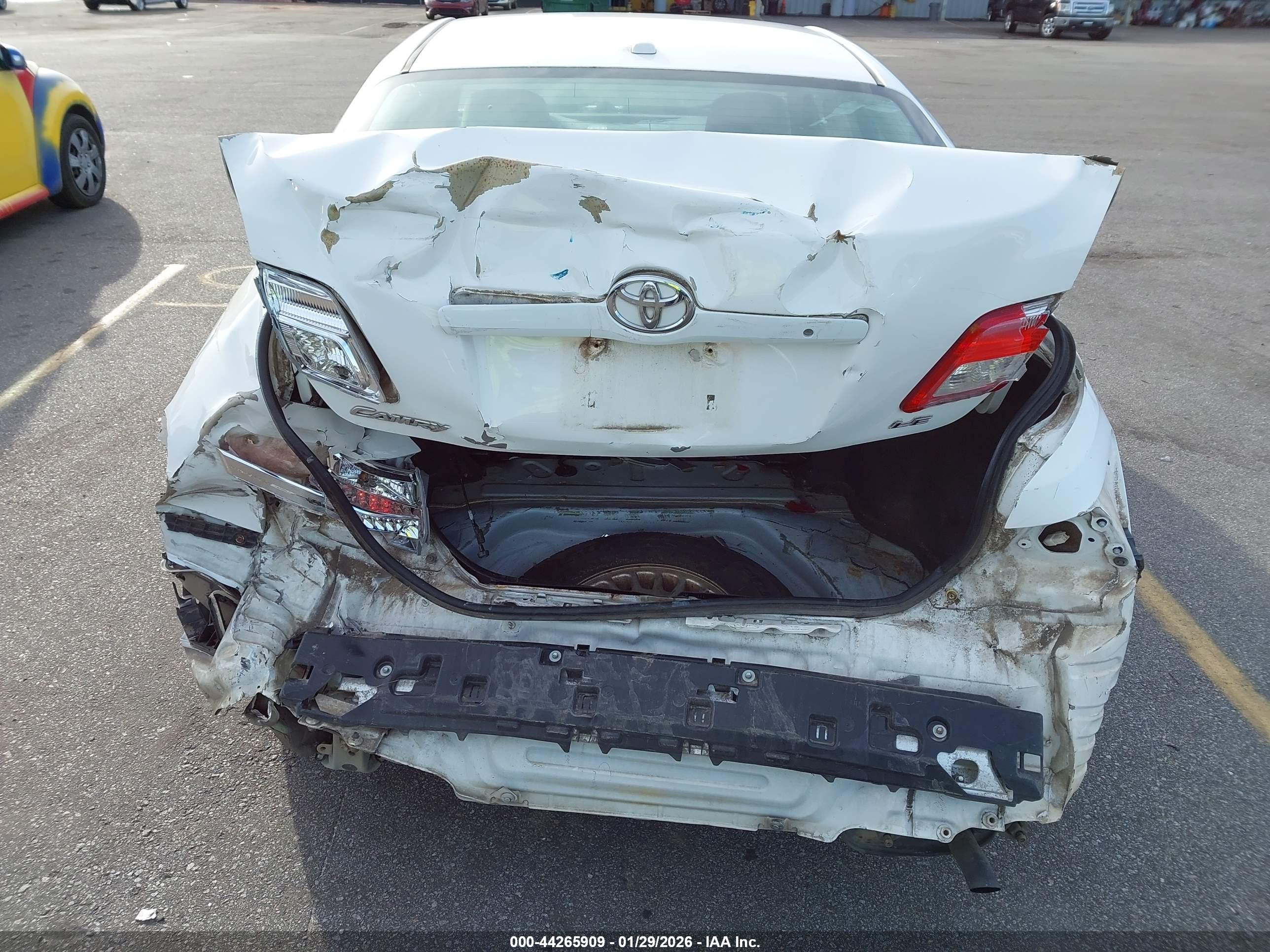 TOYOTA CAMRY image 6