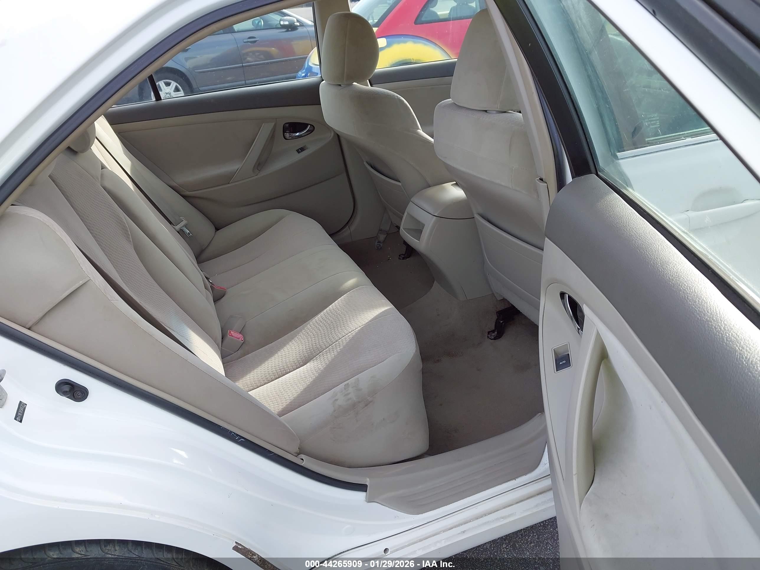 TOYOTA CAMRY image 8