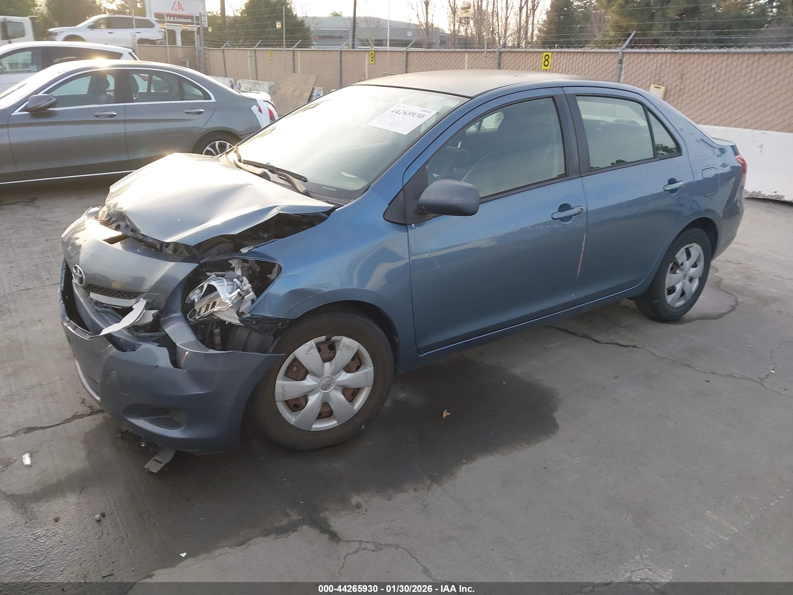 TOYOTA YARIS image 2