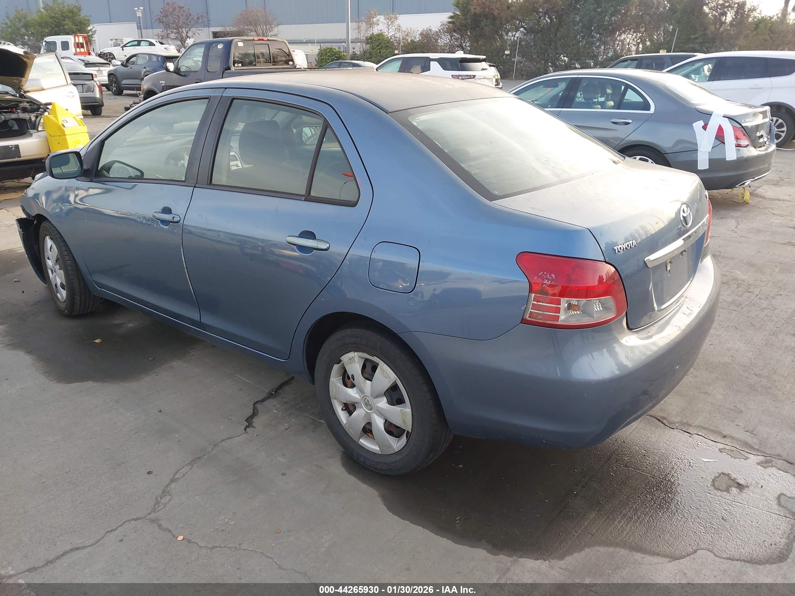 TOYOTA YARIS image 3