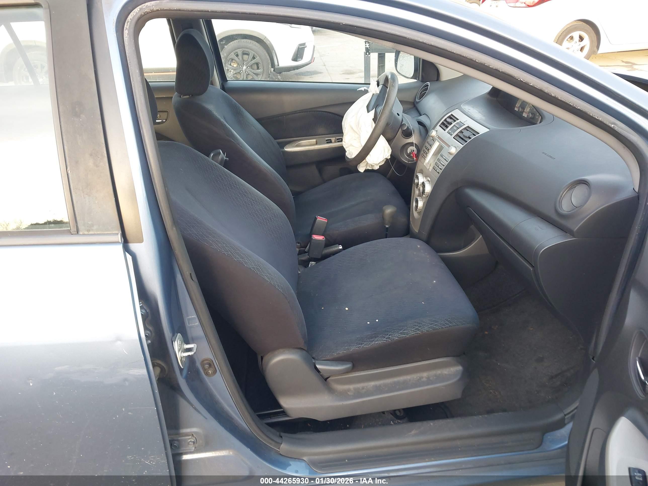 TOYOTA YARIS image 5