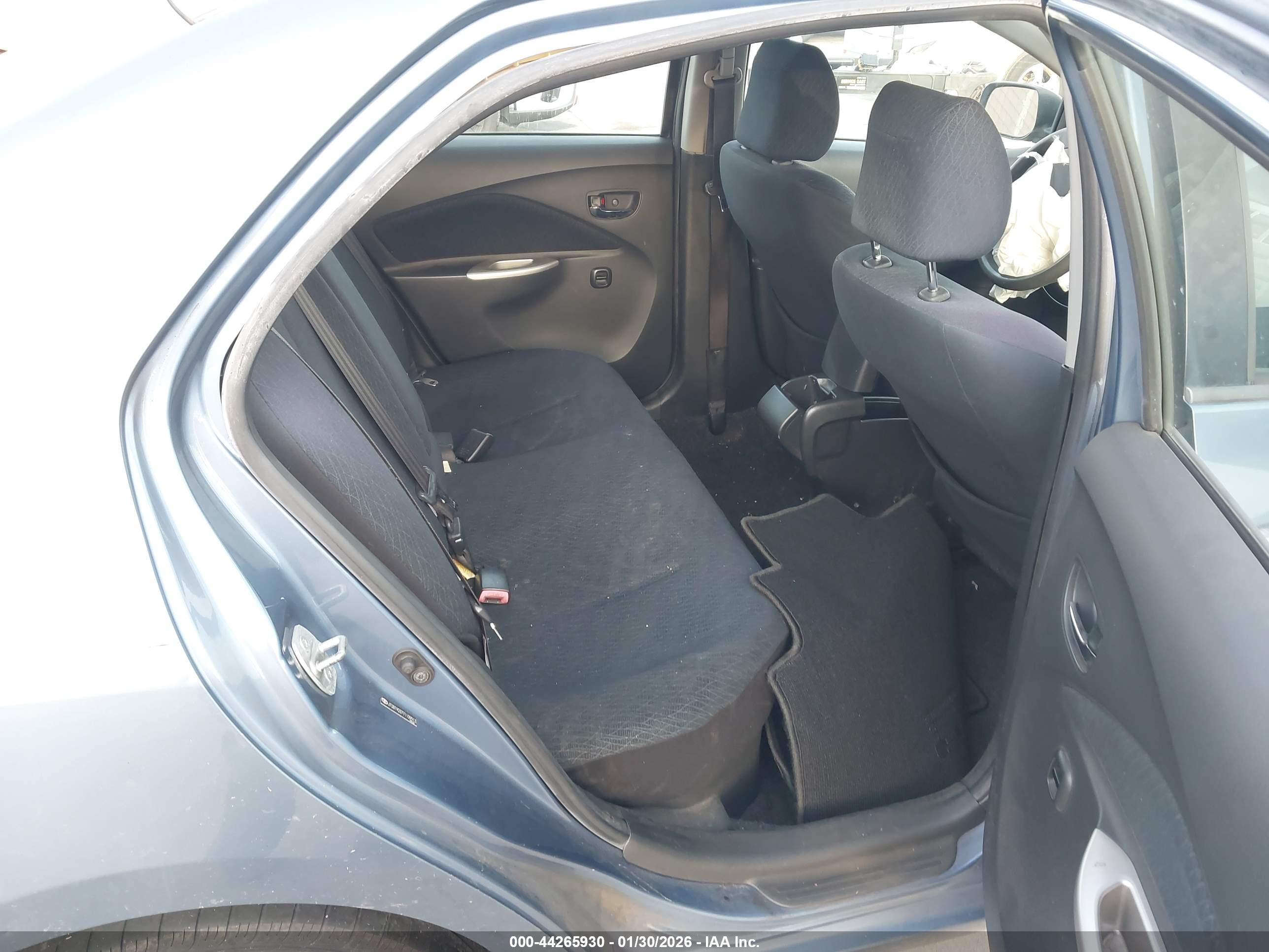 TOYOTA YARIS image 8