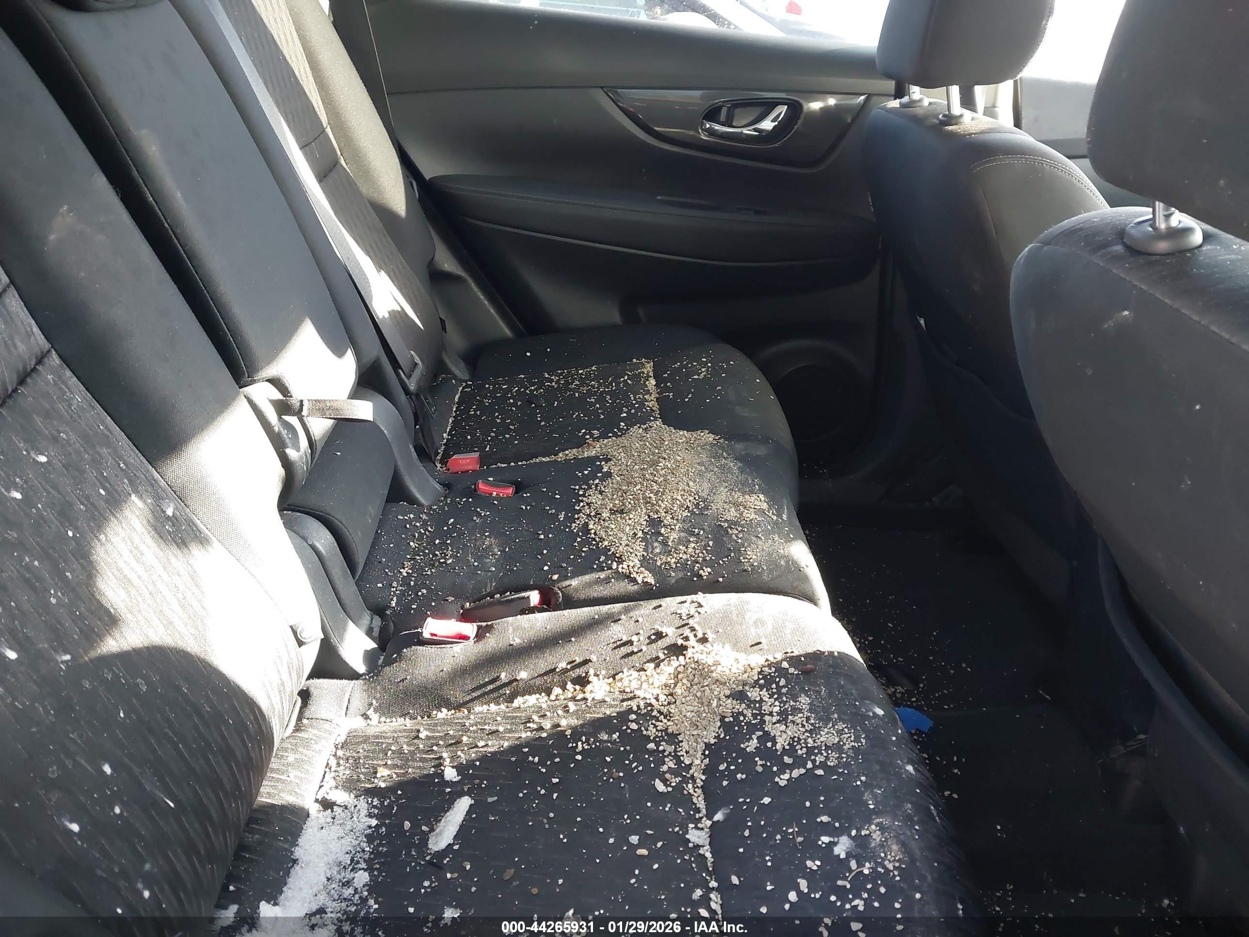 NISSAN ROGUE image 8