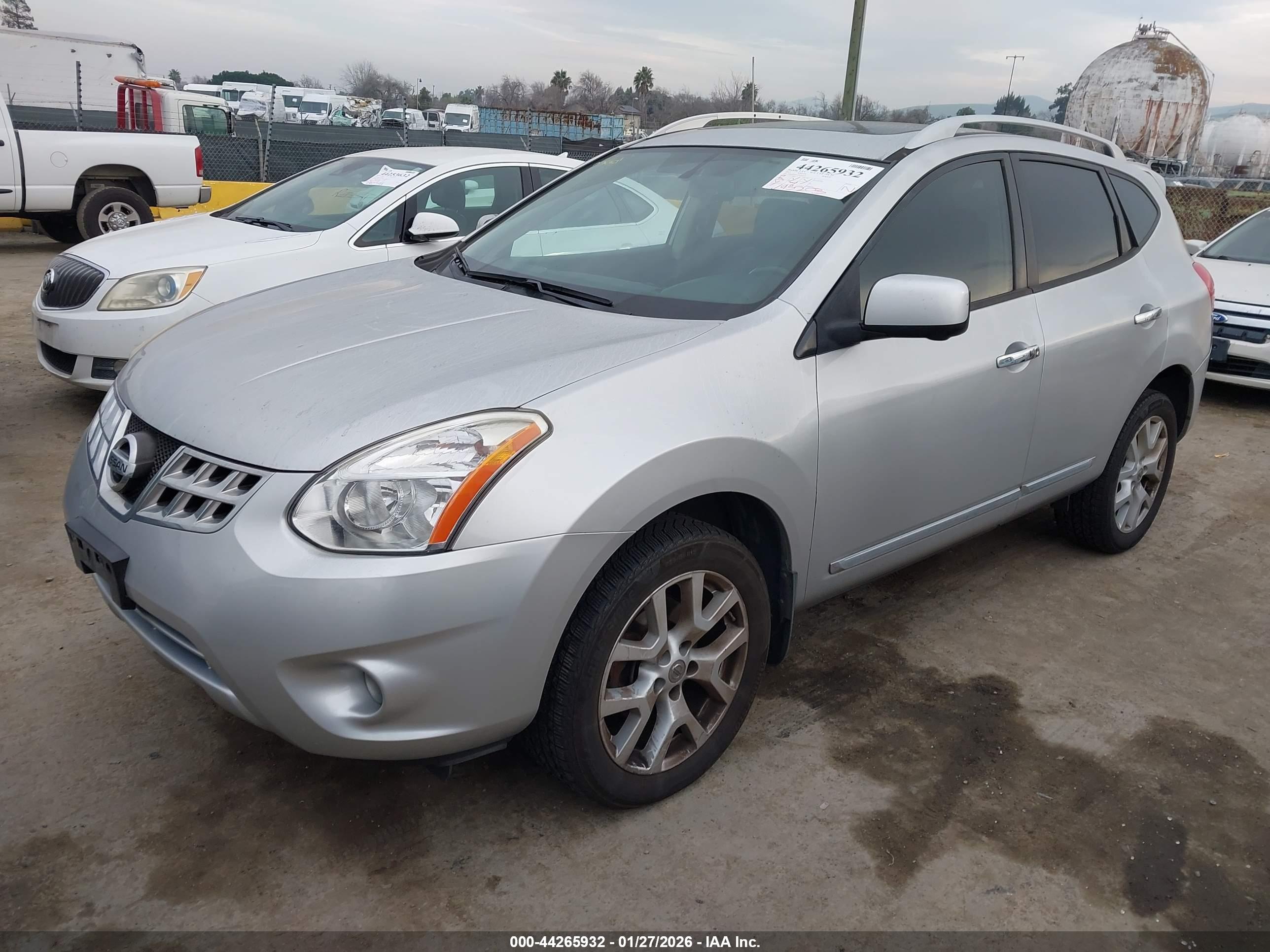 NISSAN ROGUE image 2