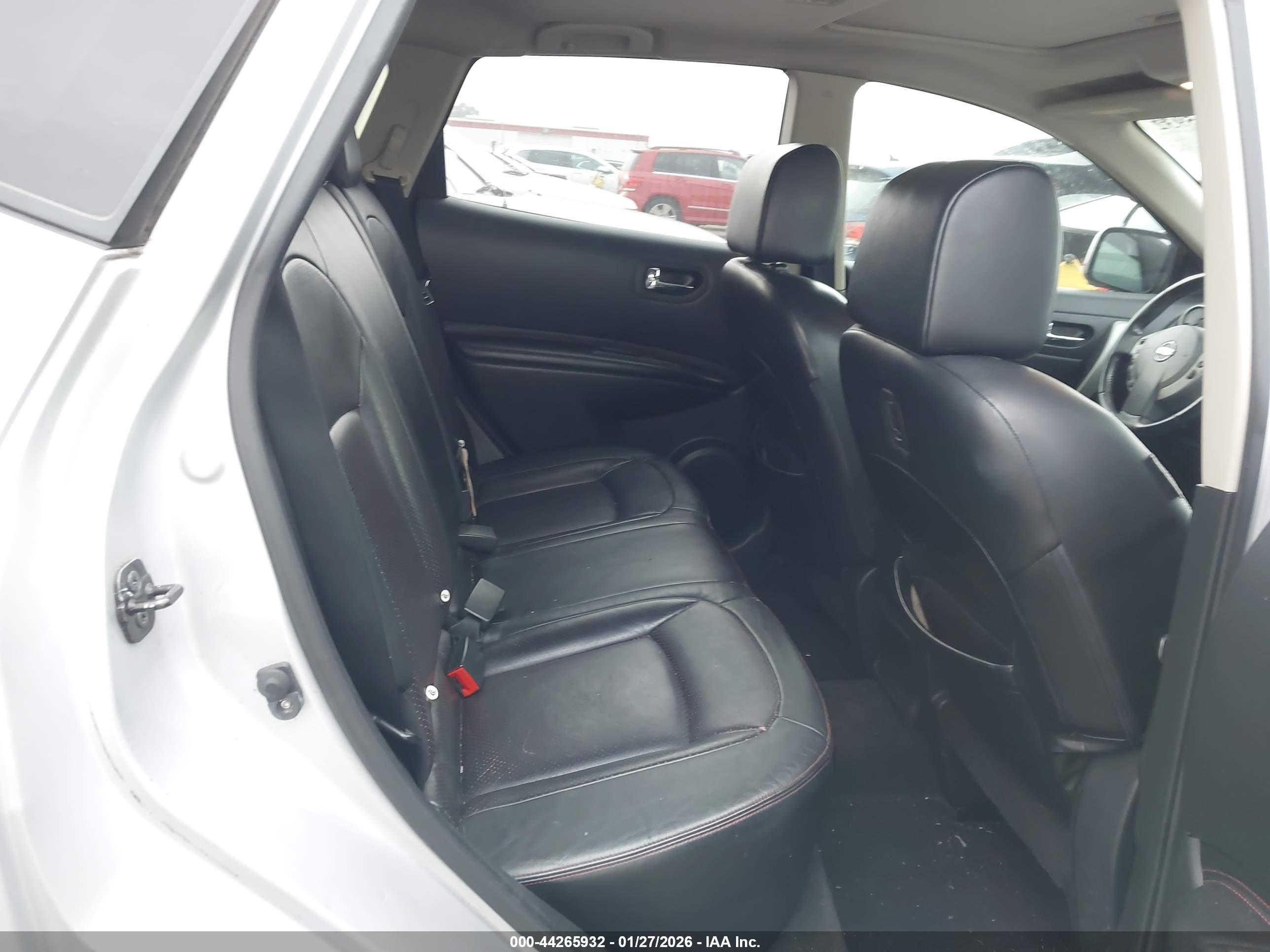 NISSAN ROGUE image 8