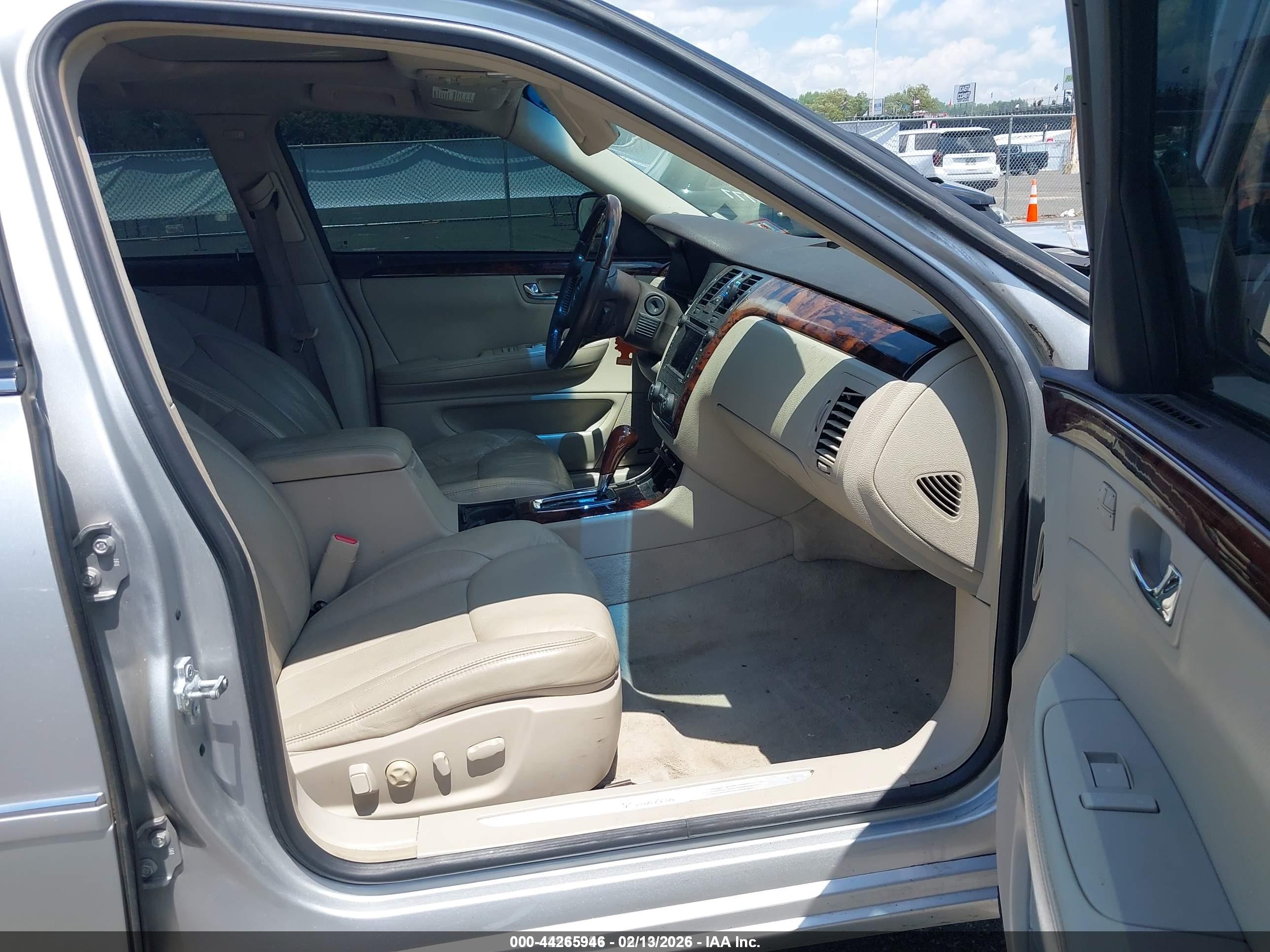 CADILLAC DTS image 5
