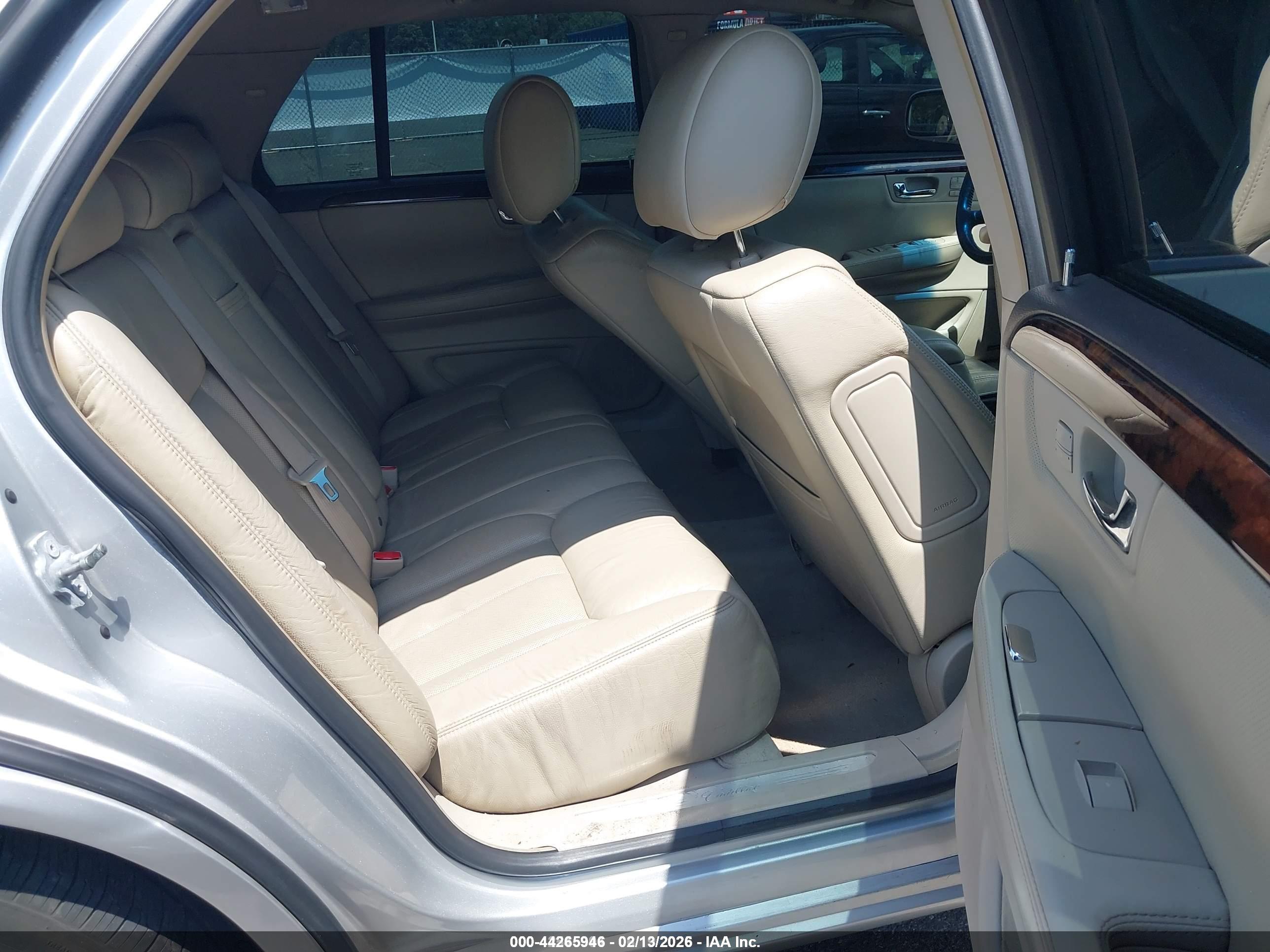 CADILLAC DTS image 8