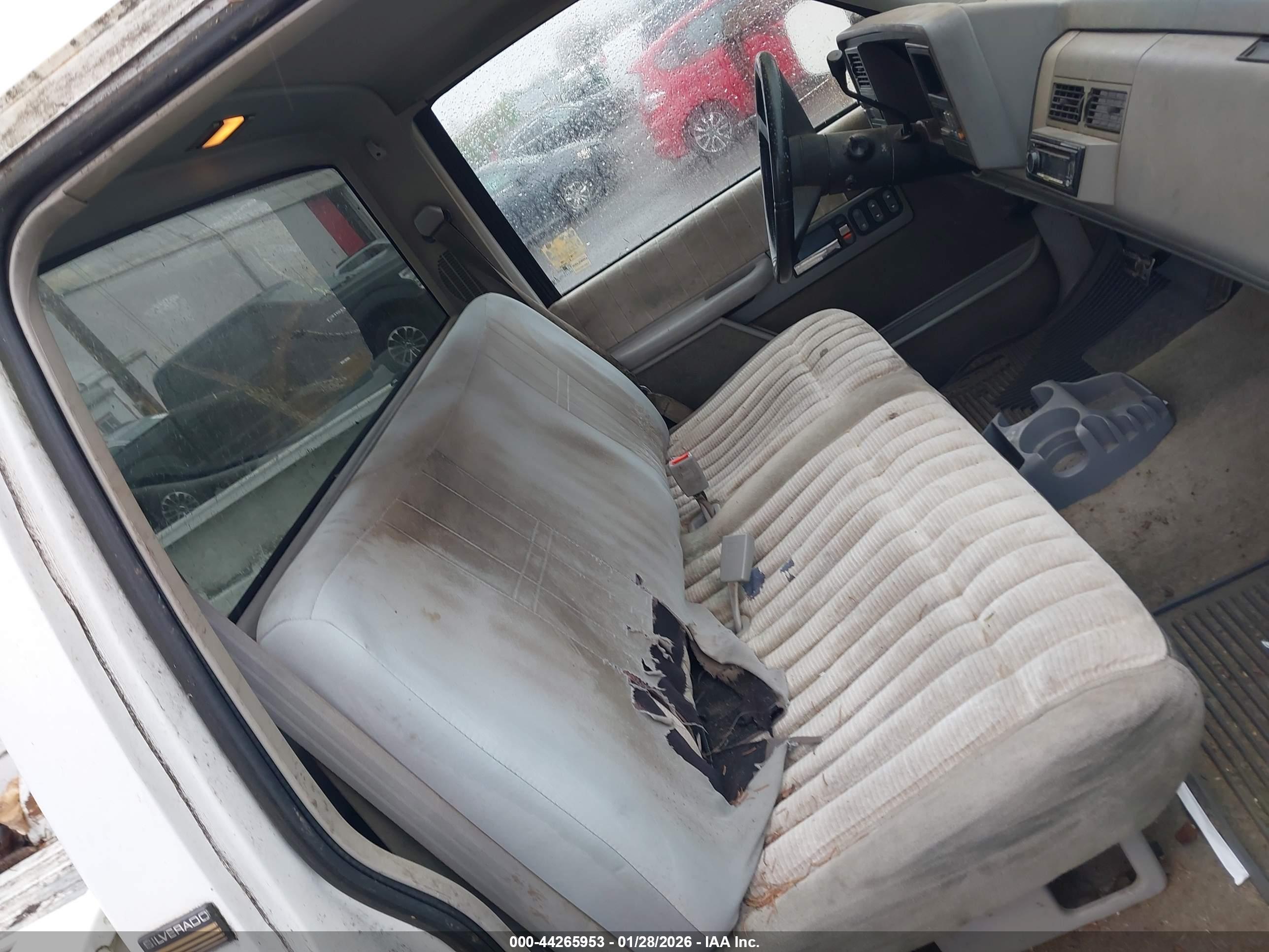CHEVROLET GMT-400 image 8