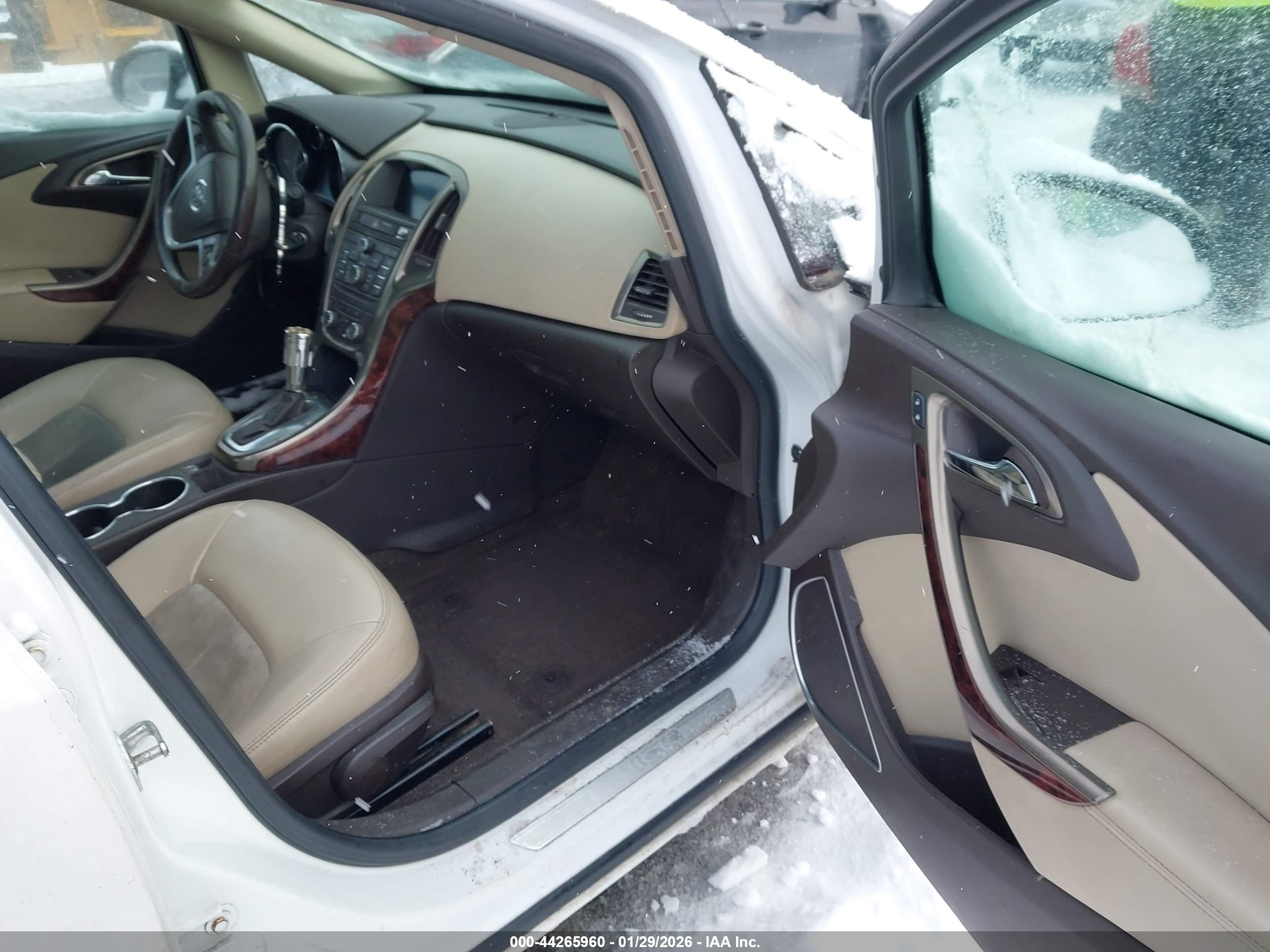 BUICK VERANO image 5