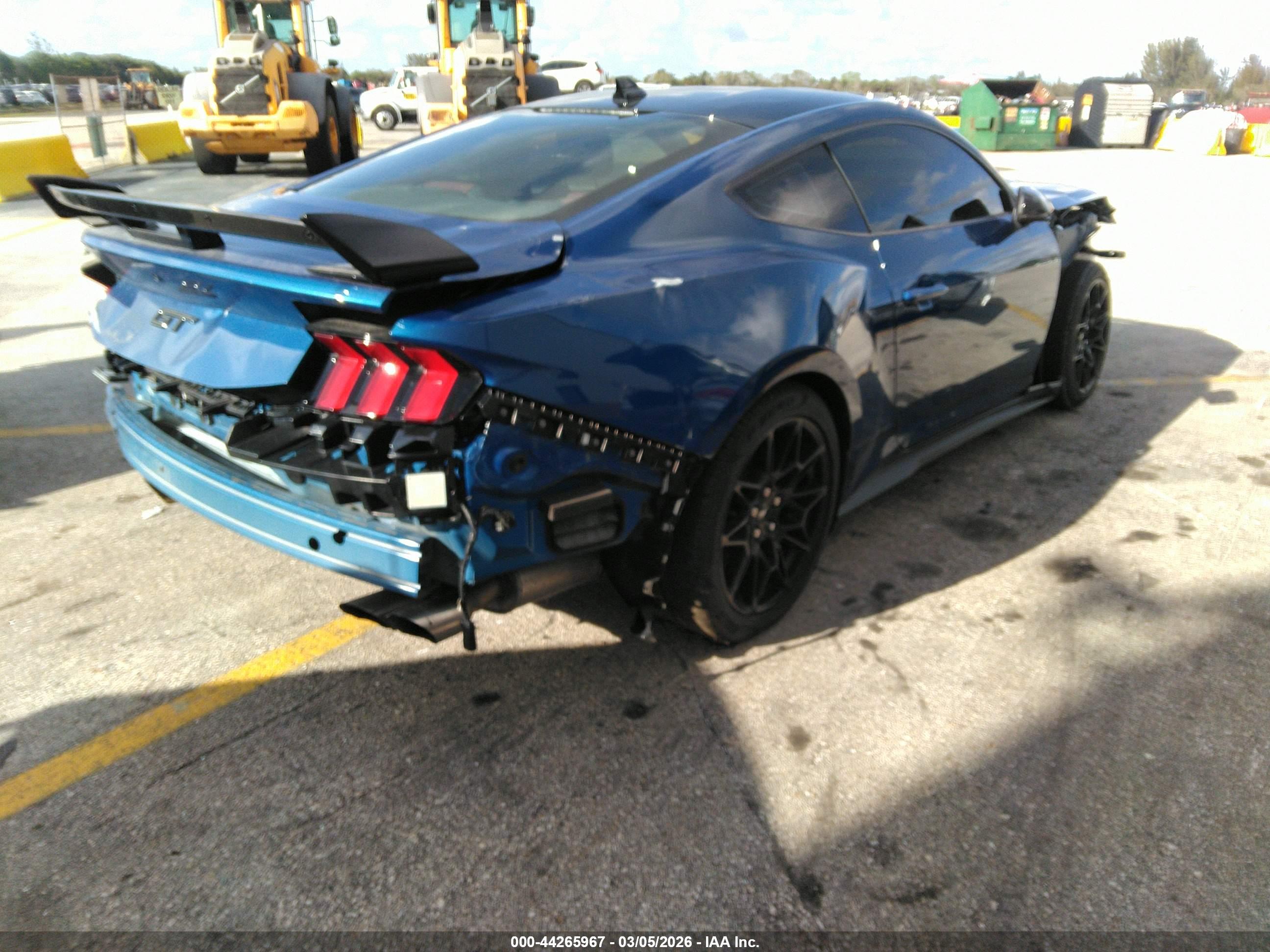 FORD MUSTANG image 4