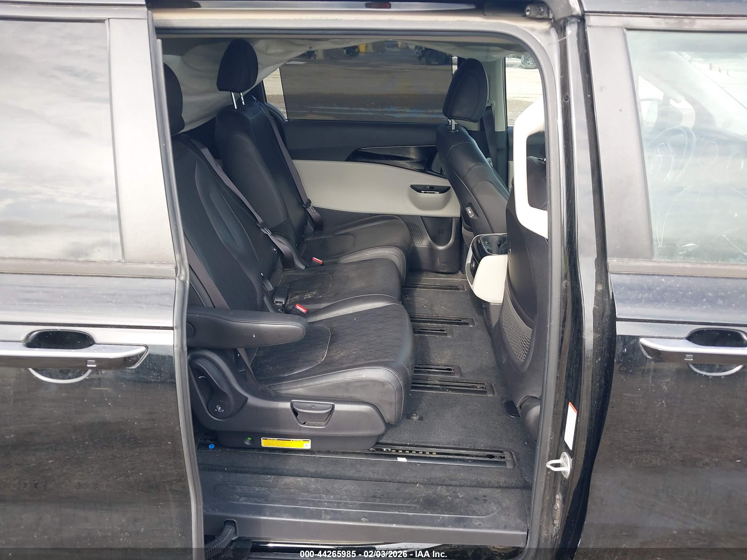 KIA CARNIVAL image 8