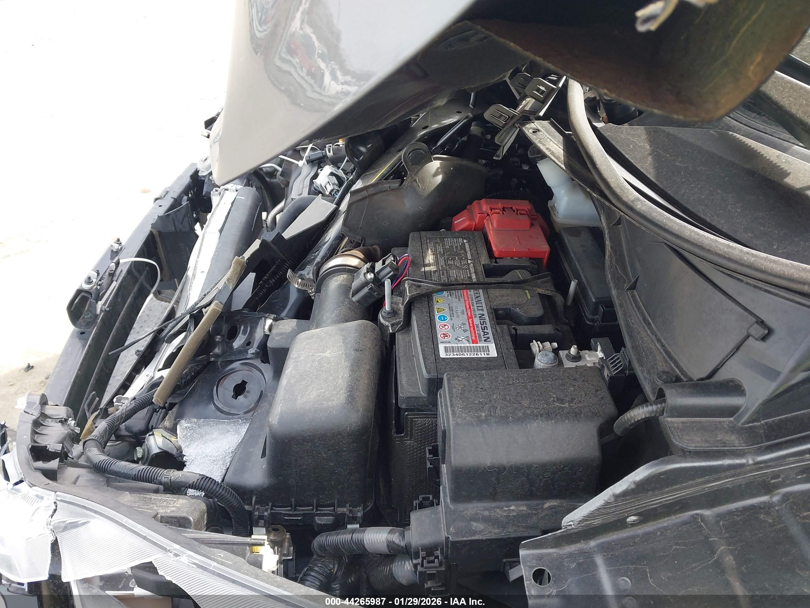 NISSAN VERSA image 10