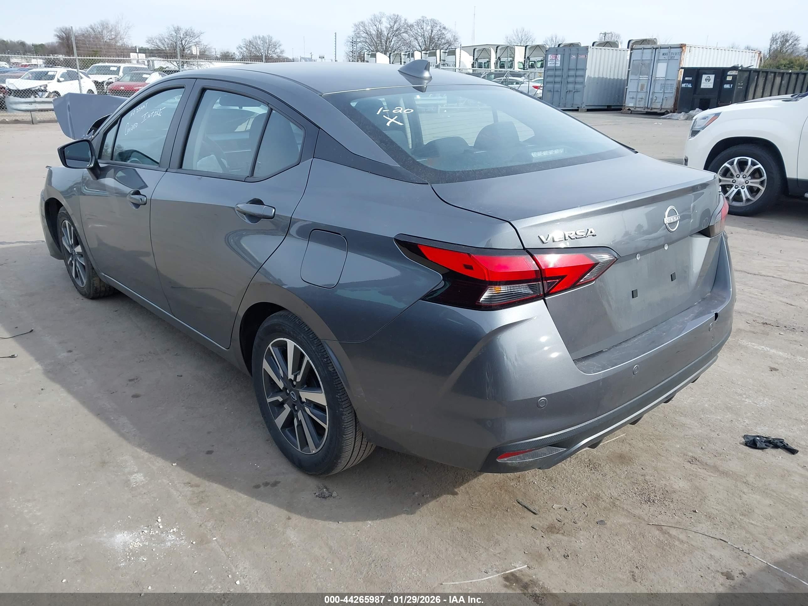NISSAN VERSA image 3