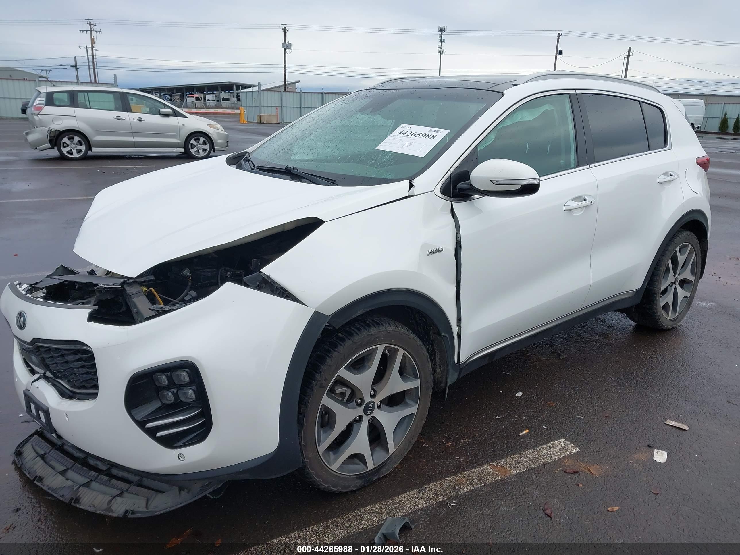 KIA SPORTAGE image 2