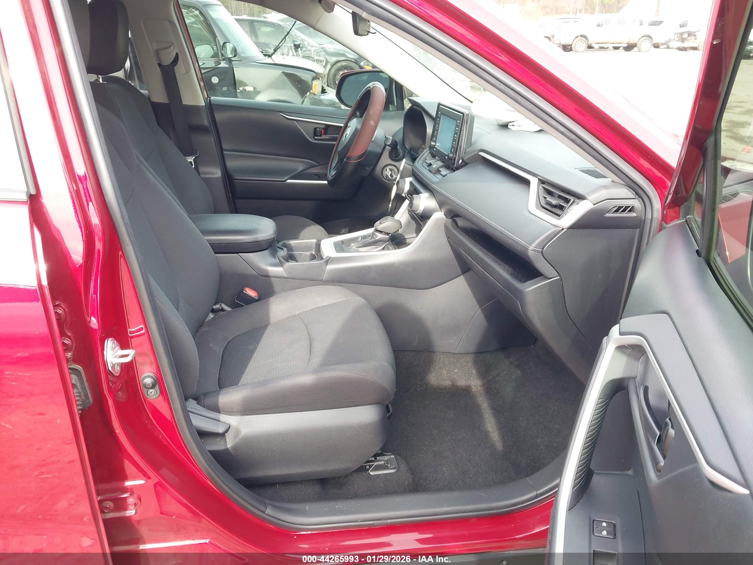 TOYOTA RAV4 image 5
