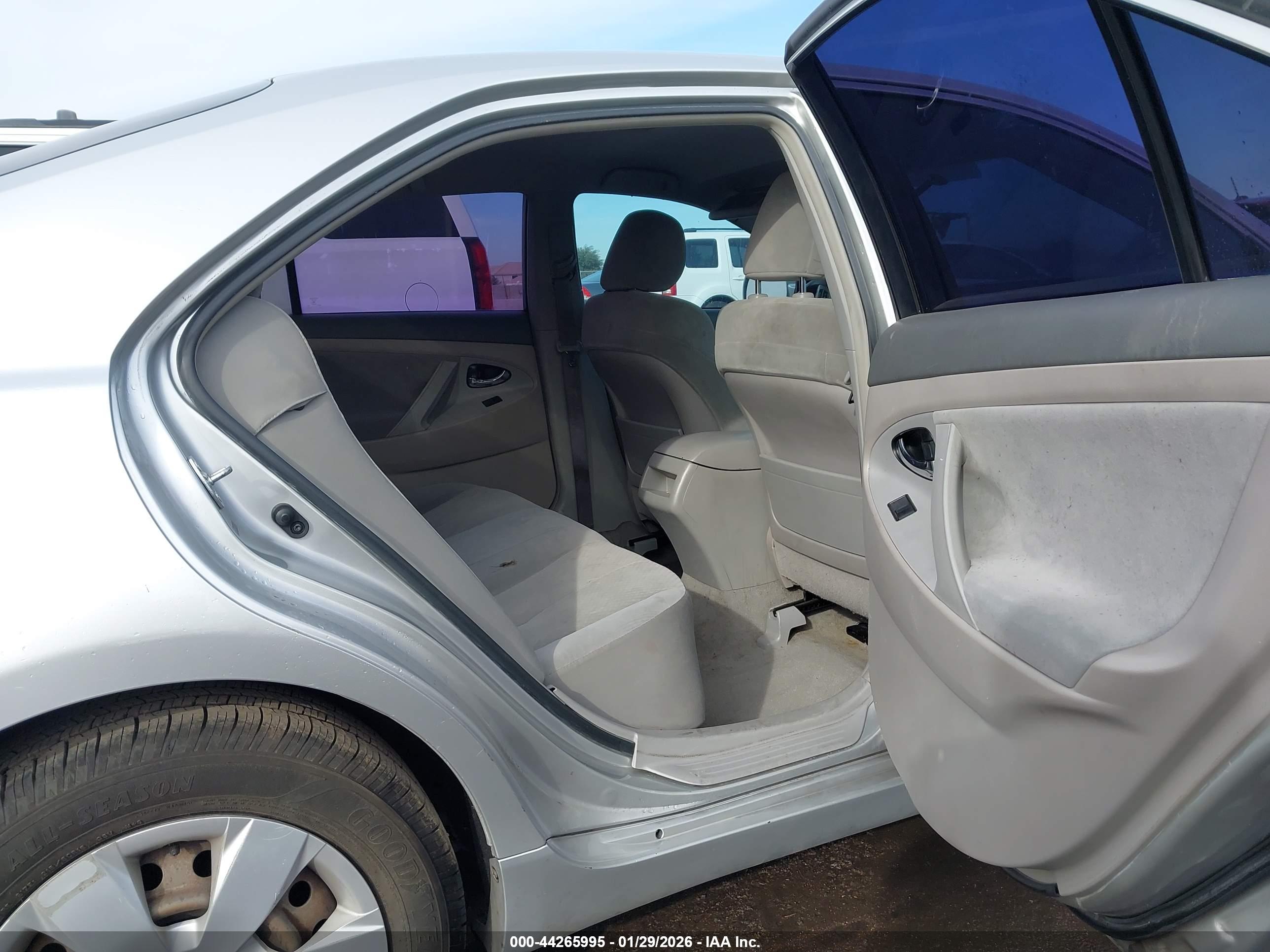 TOYOTA CAMRY image 8