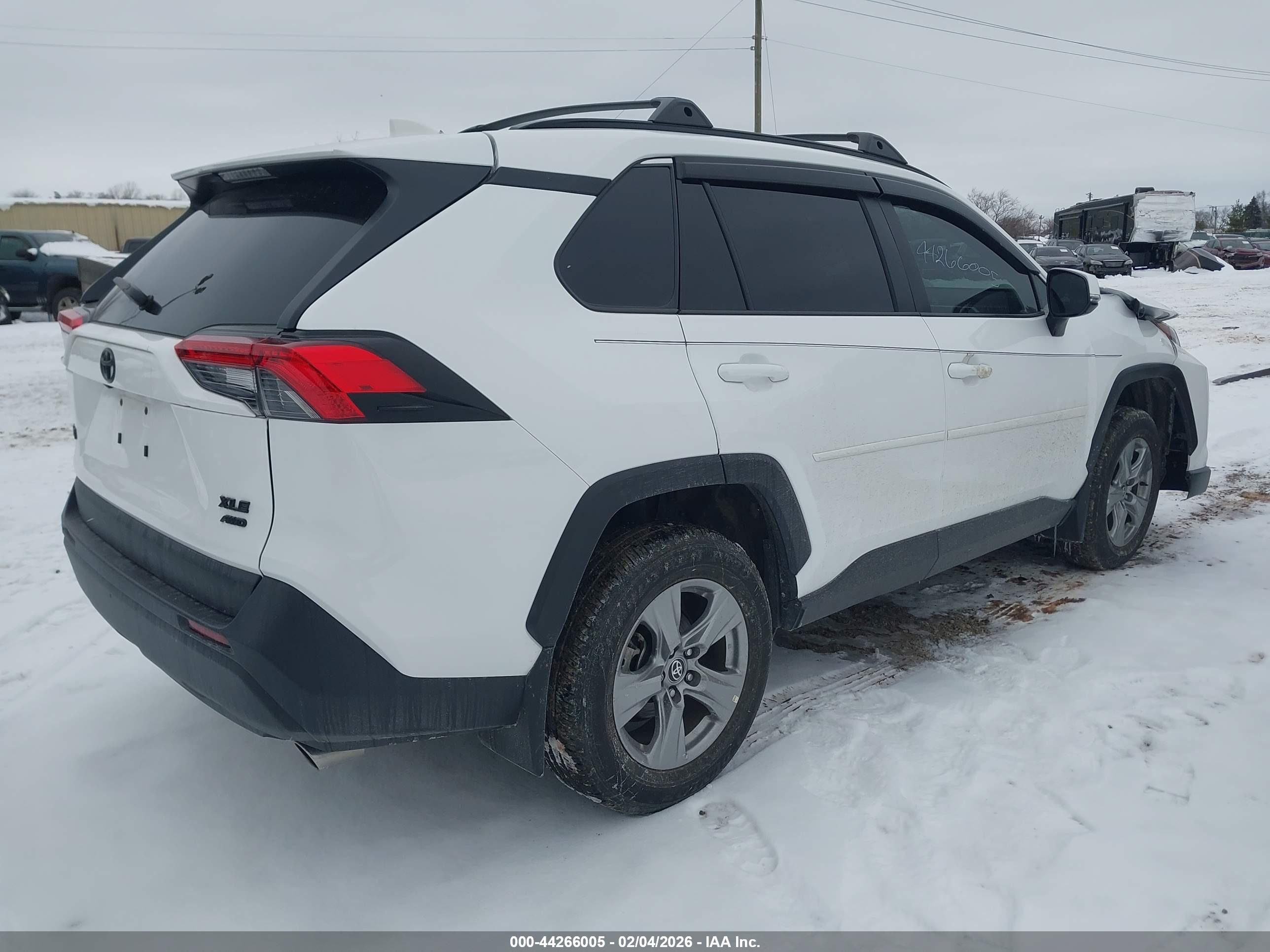 TOYOTA RAV4 image 4