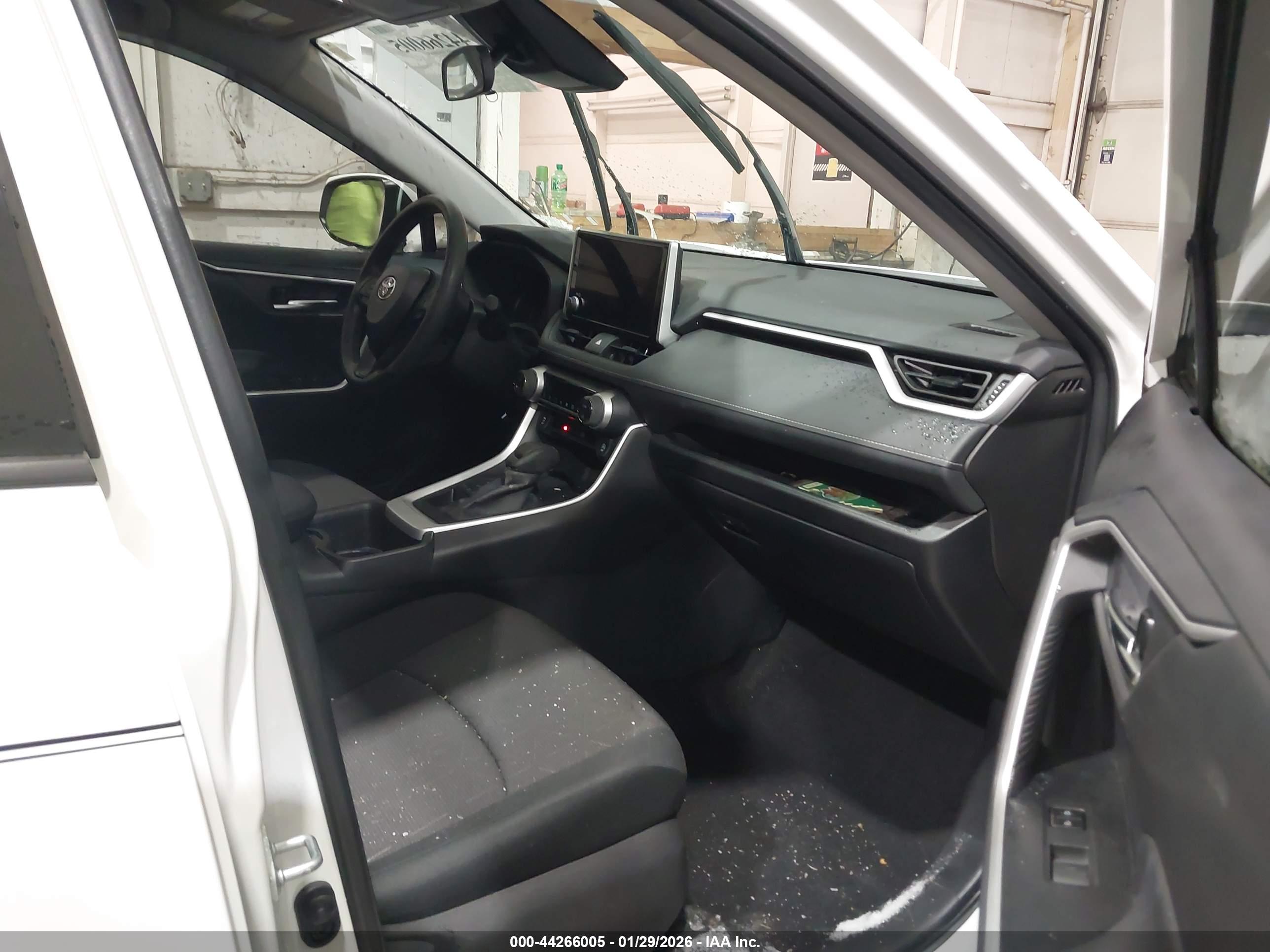 TOYOTA RAV4 image 5