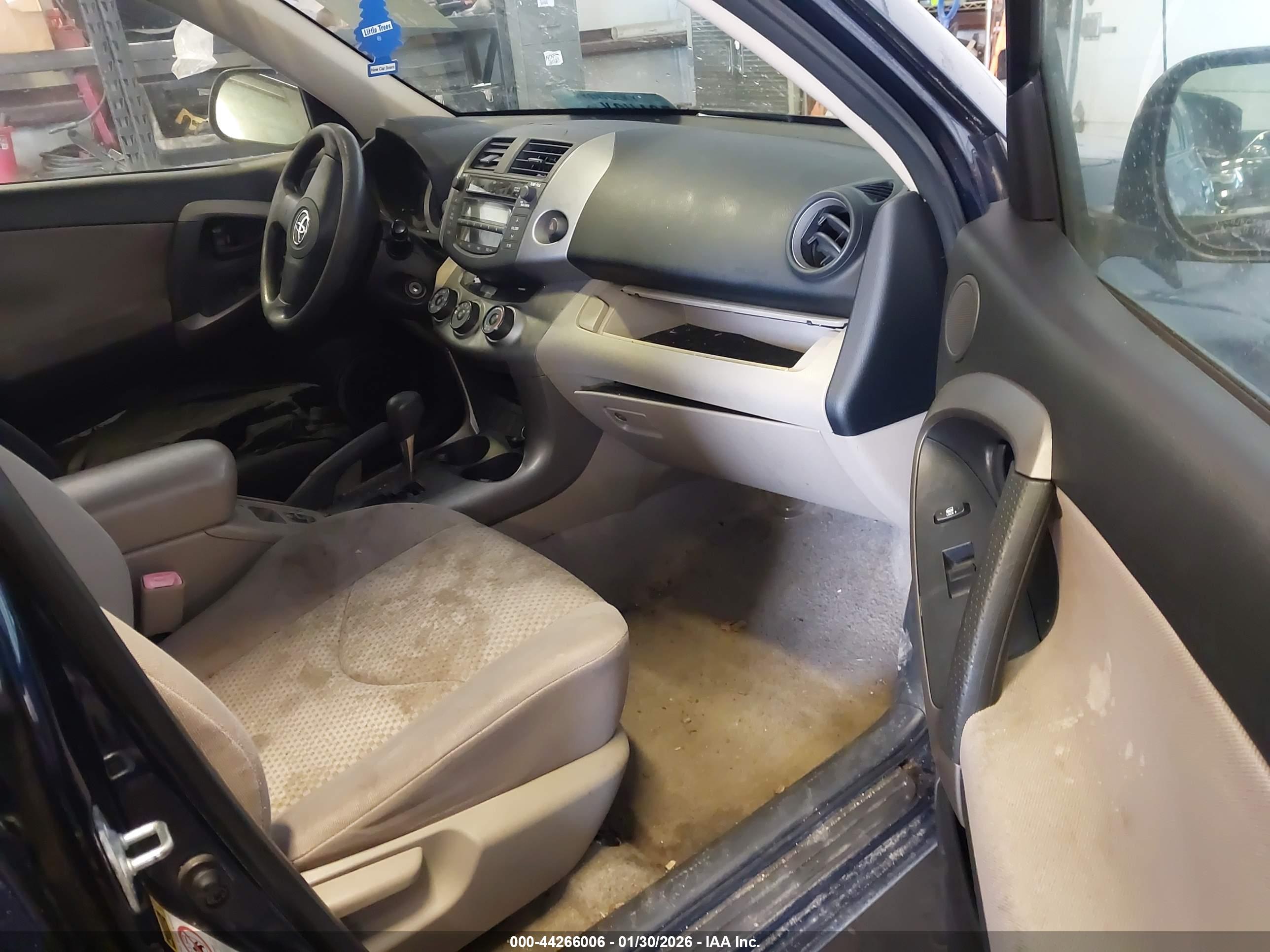 TOYOTA RAV4 image 5