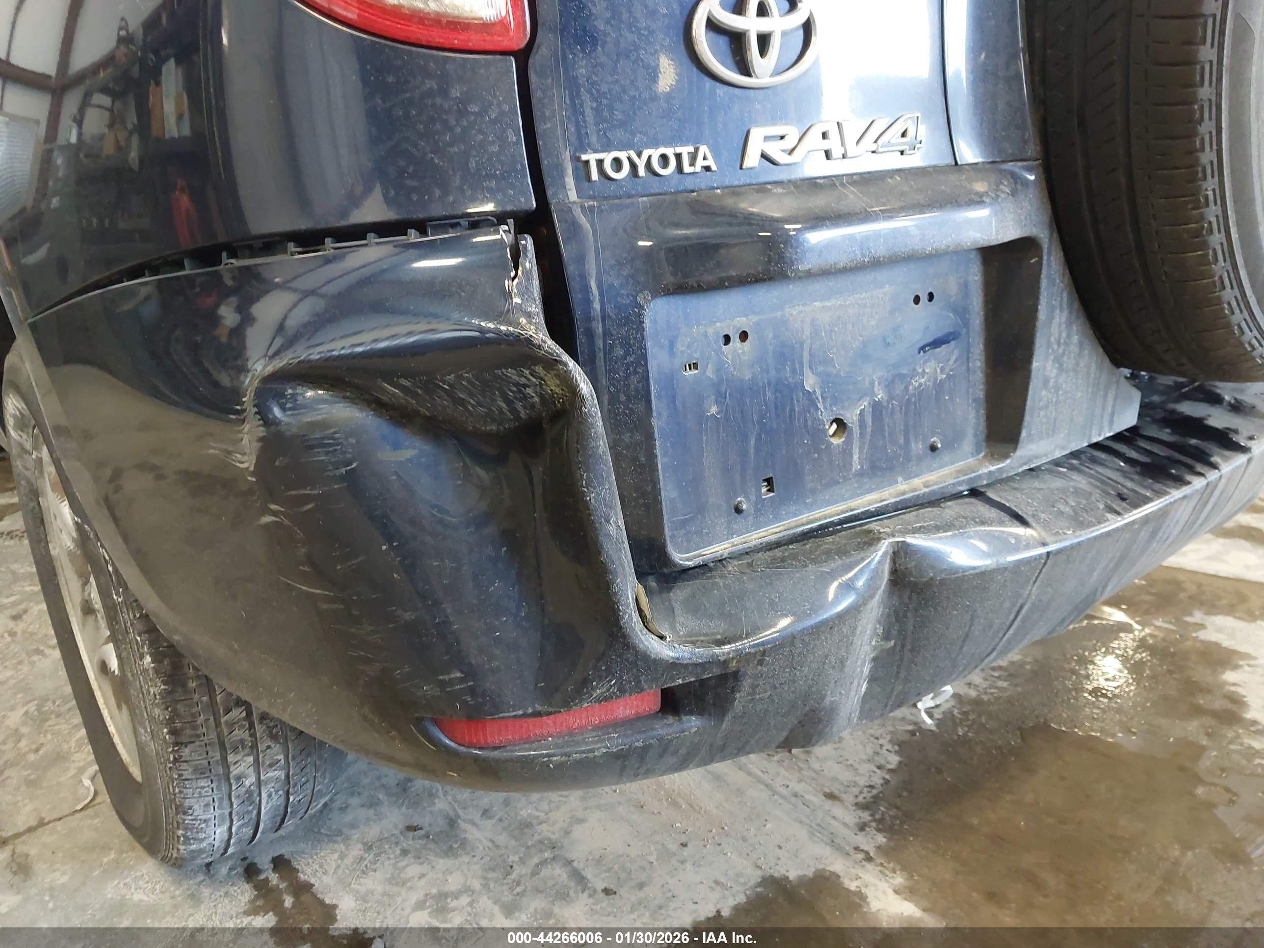 TOYOTA RAV4 image 6