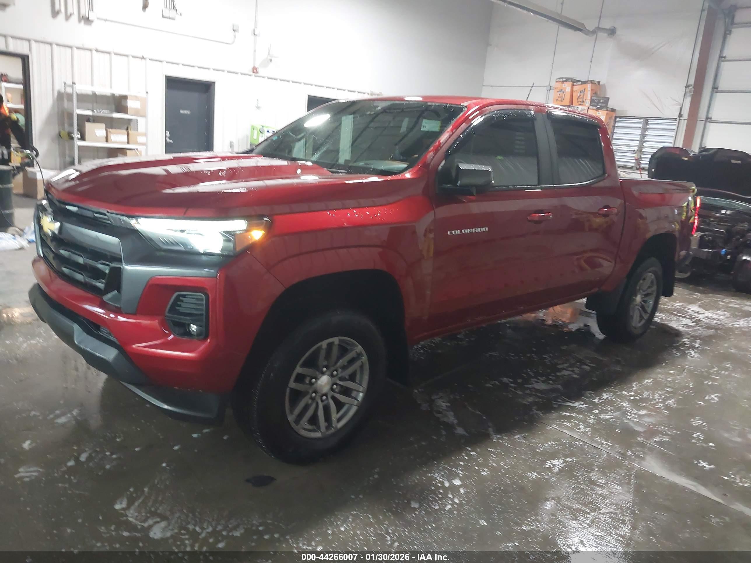 CHEVROLET COLORADO image 2
