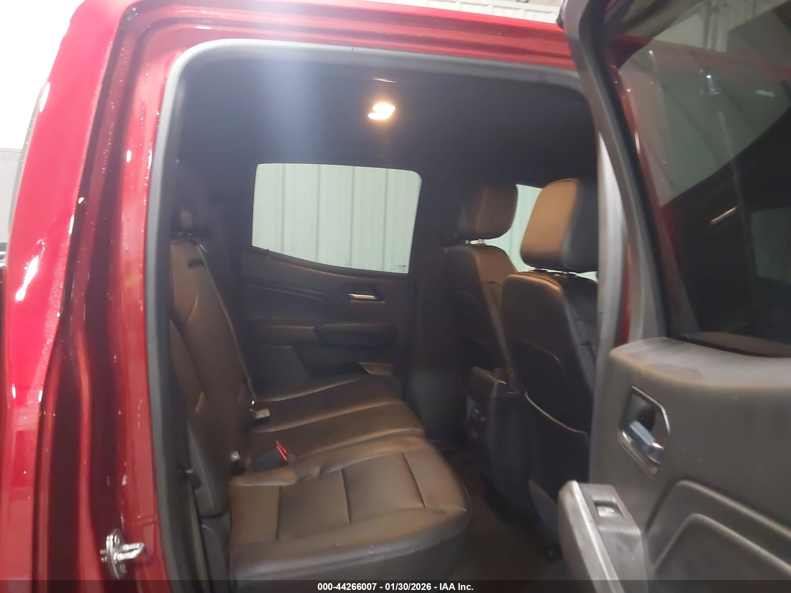 CHEVROLET COLORADO image 8