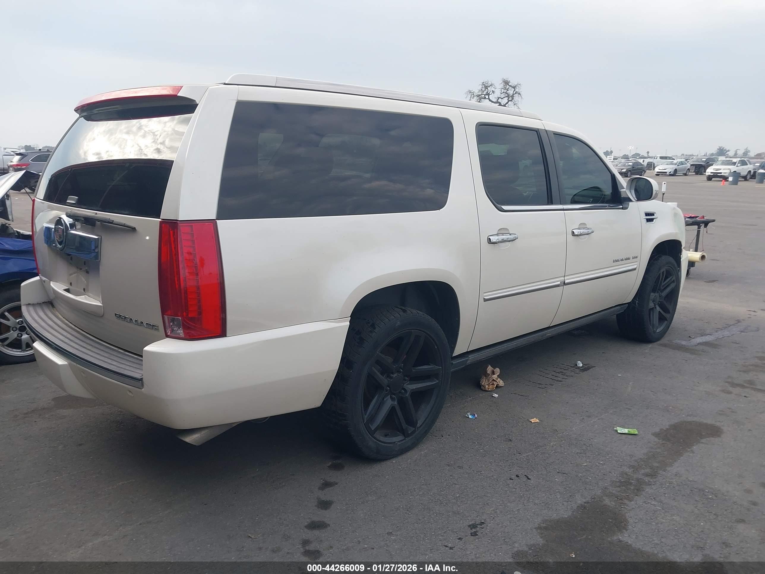 CADILLAC ESCALADE image 4