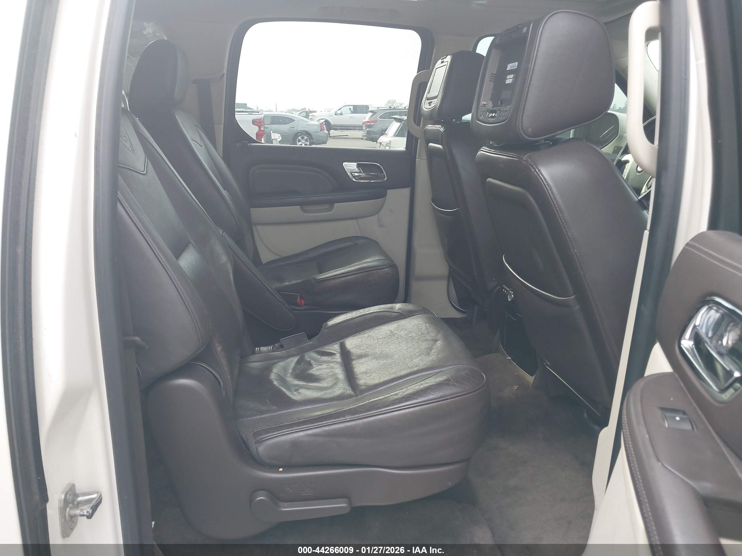 CADILLAC ESCALADE image 8
