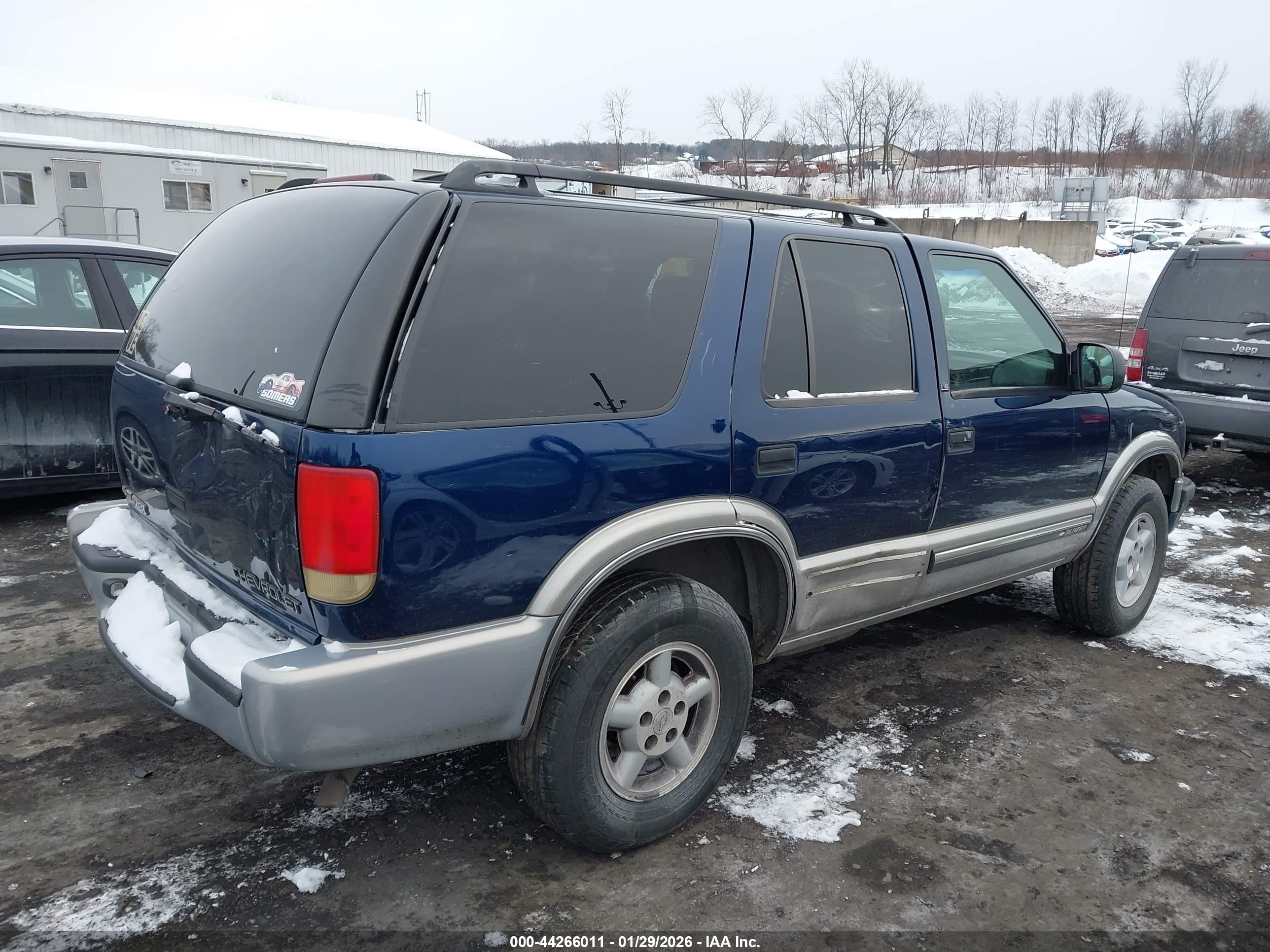 CHEVROLET BLAZER image 4