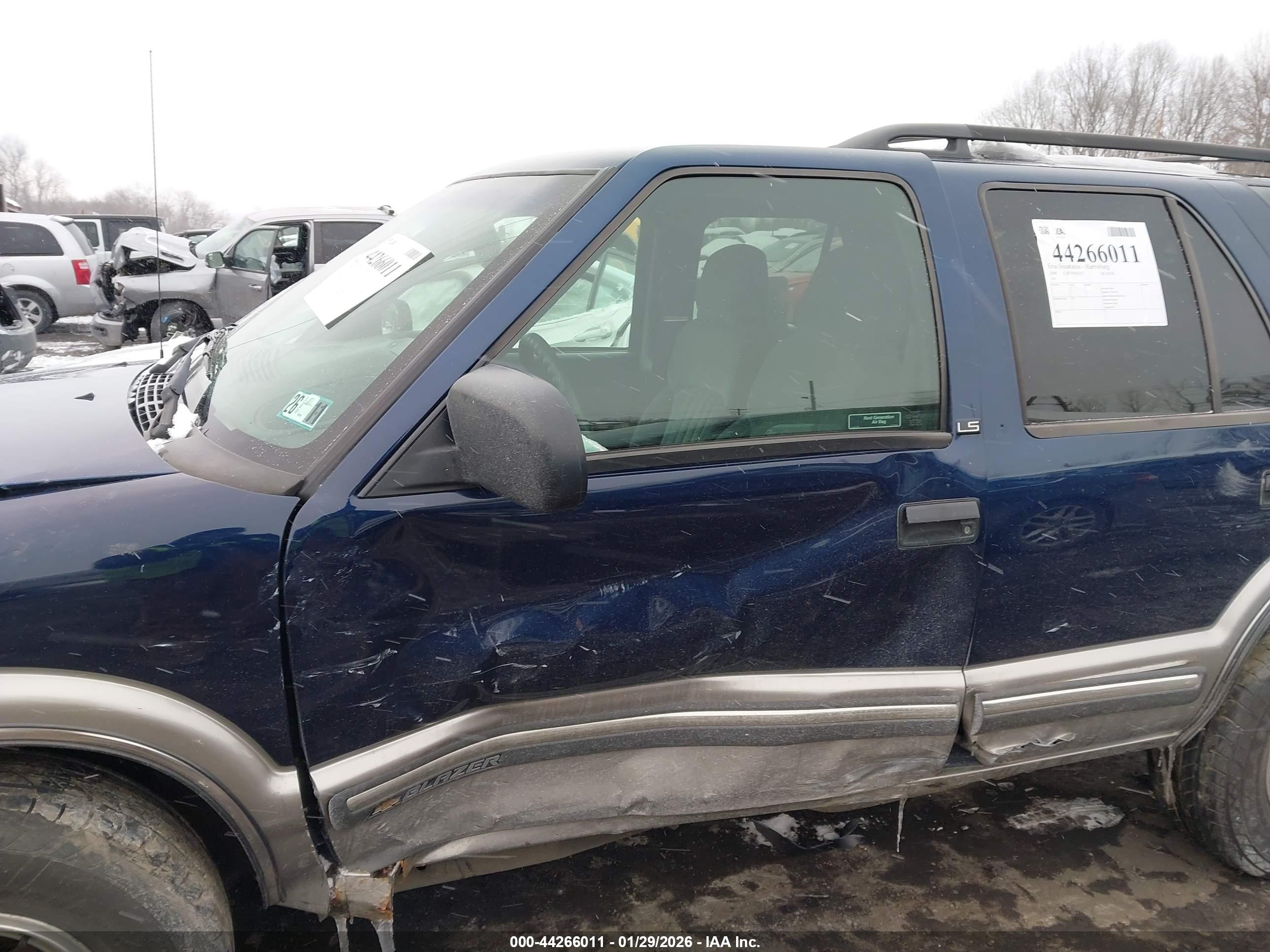 CHEVROLET BLAZER image 6