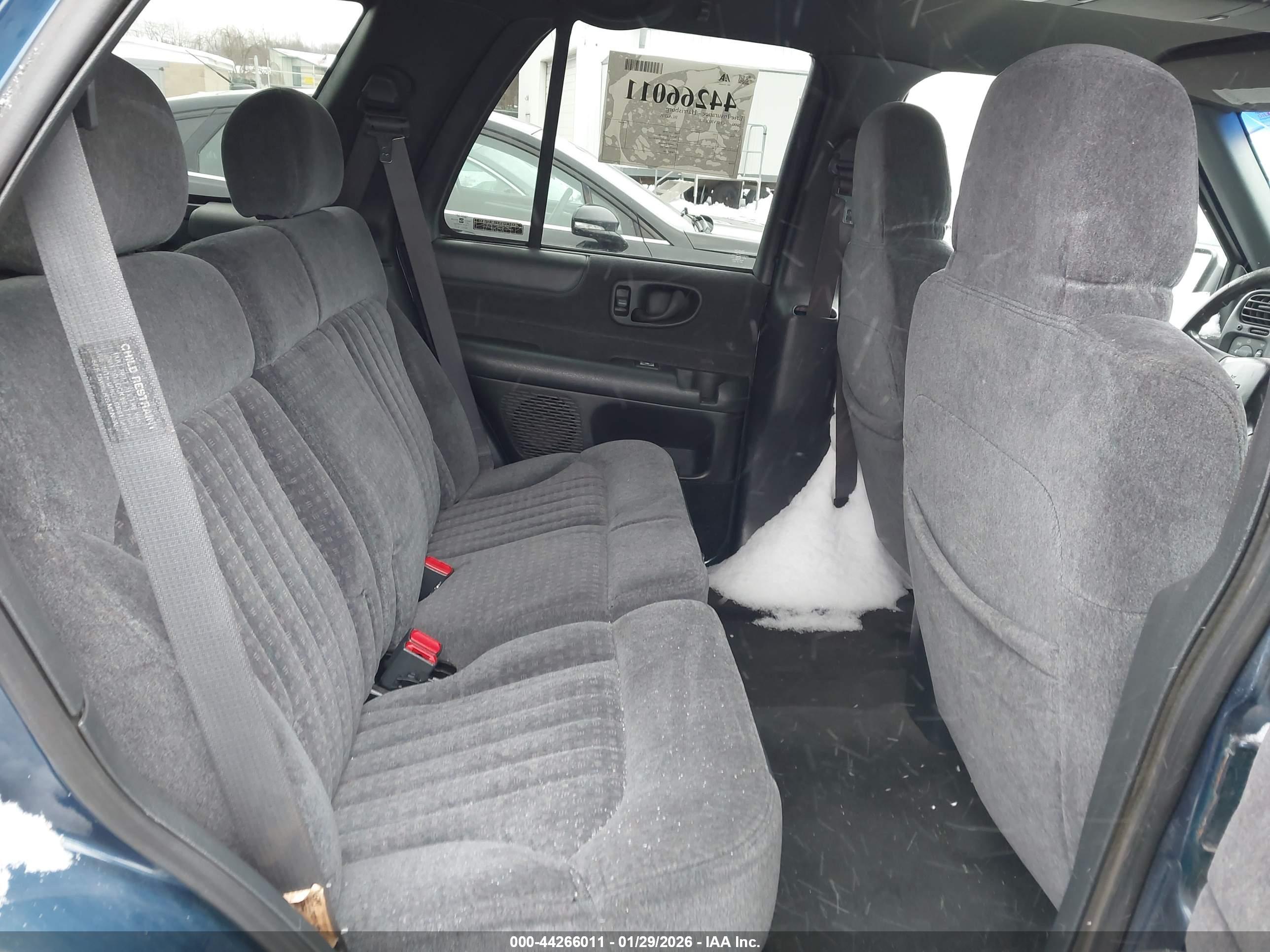 CHEVROLET BLAZER image 8