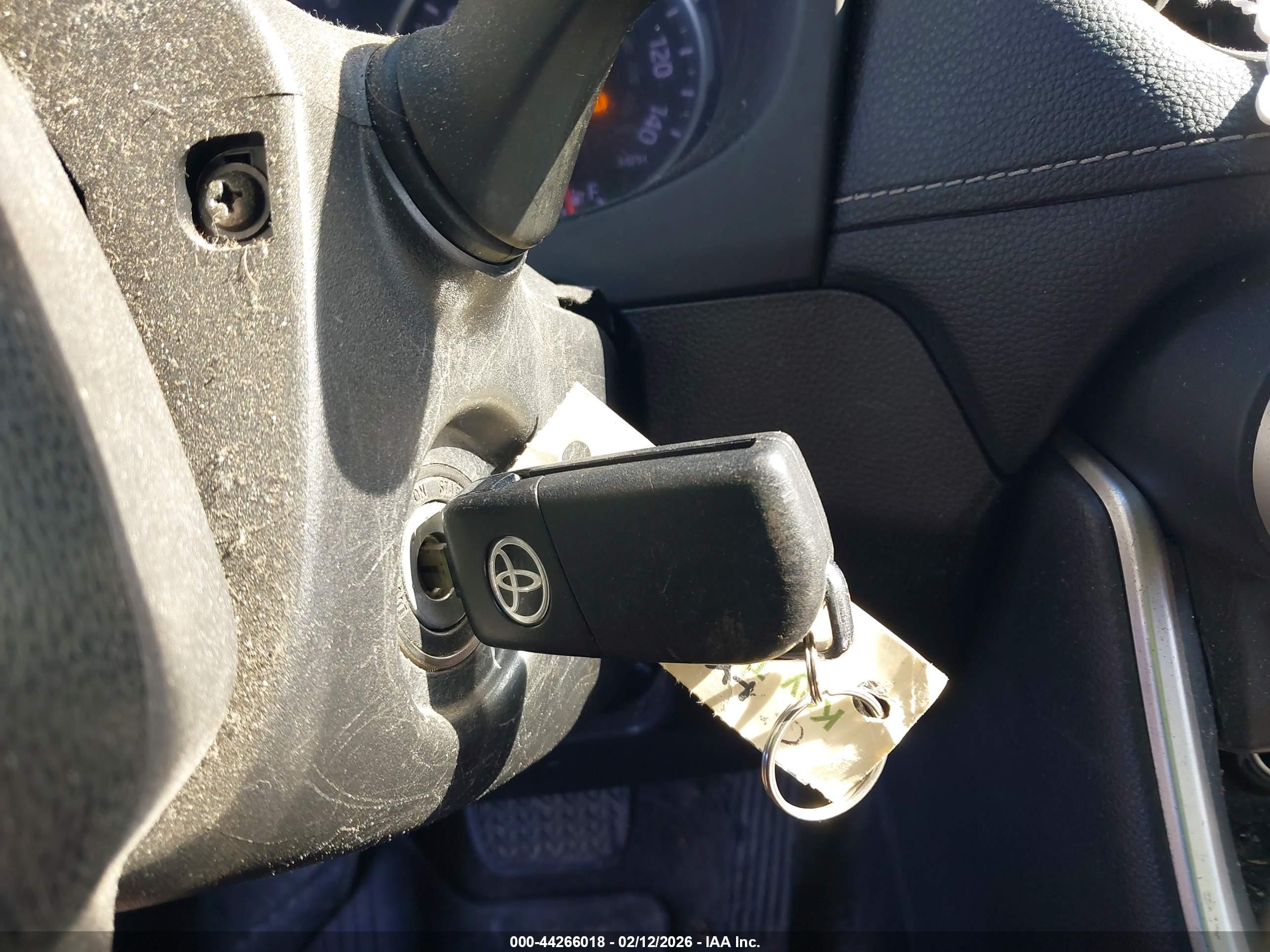 TOYOTA RAV4 image 11