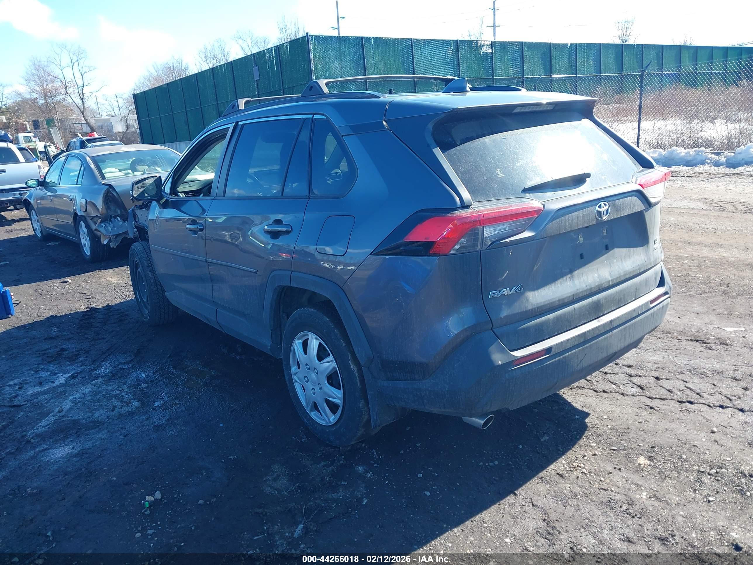 TOYOTA RAV4 image 3