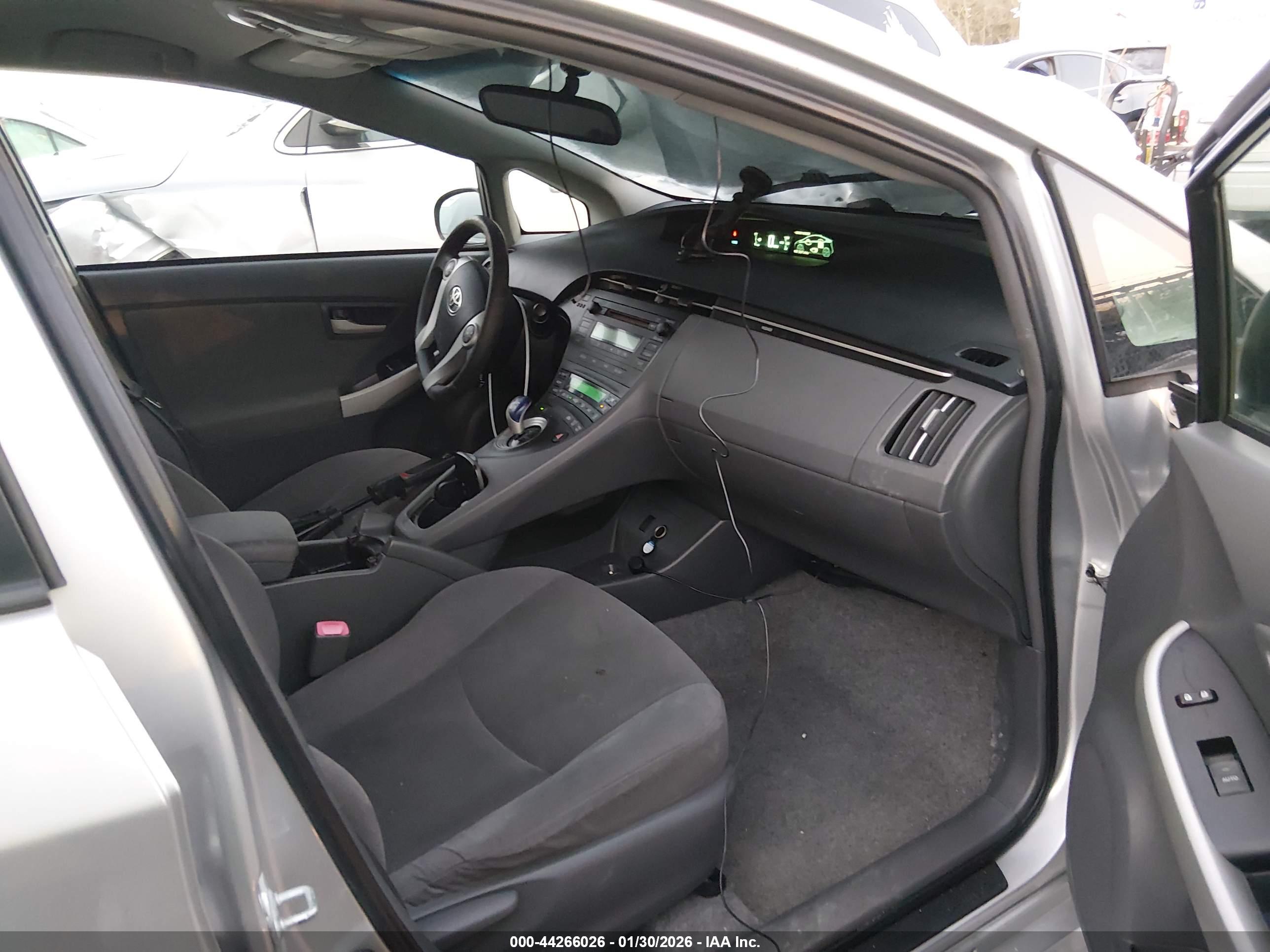 TOYOTA PRIUS image 5