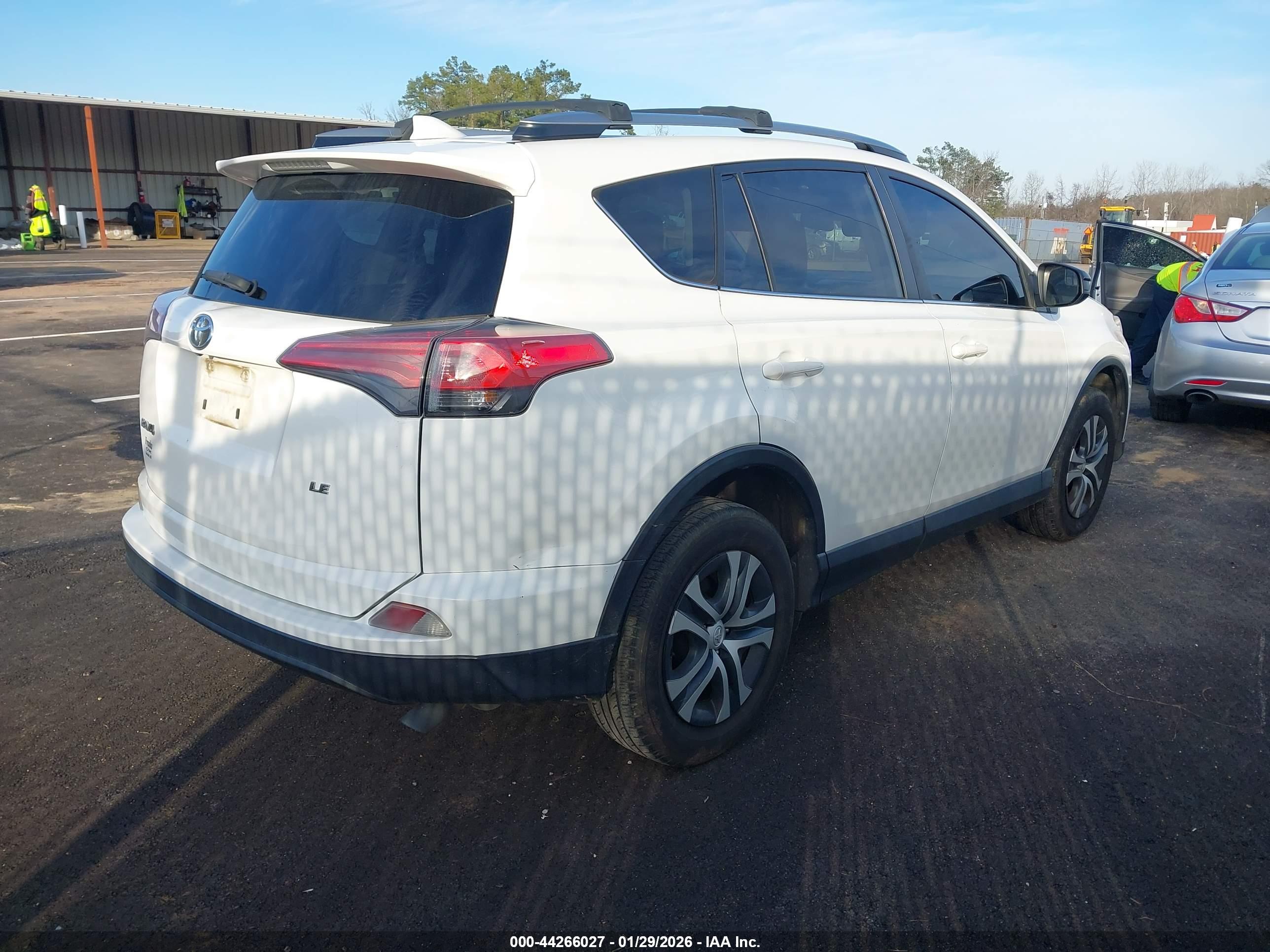 TOYOTA RAV4 image 4
