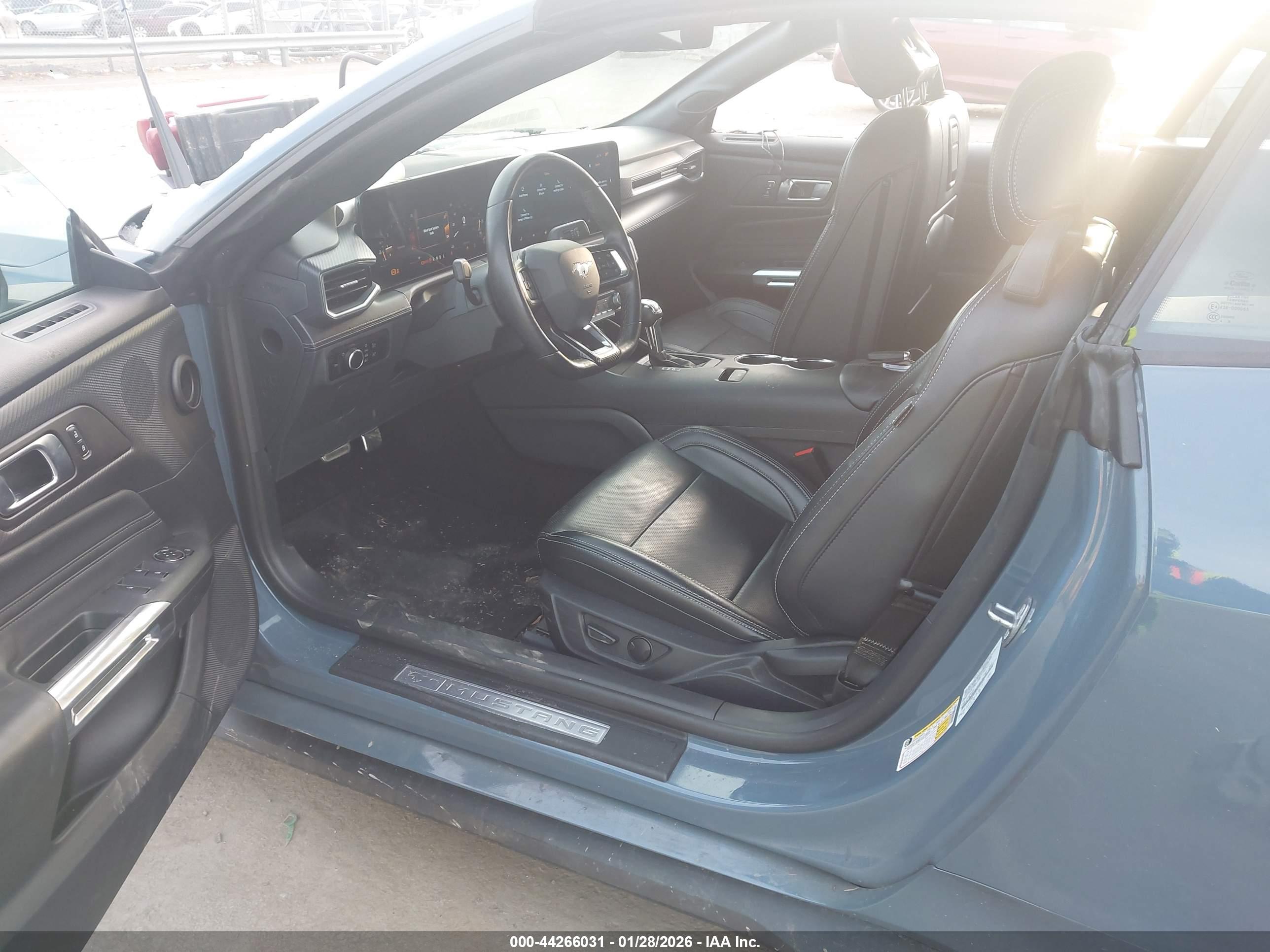 FORD MUSTANG image 5