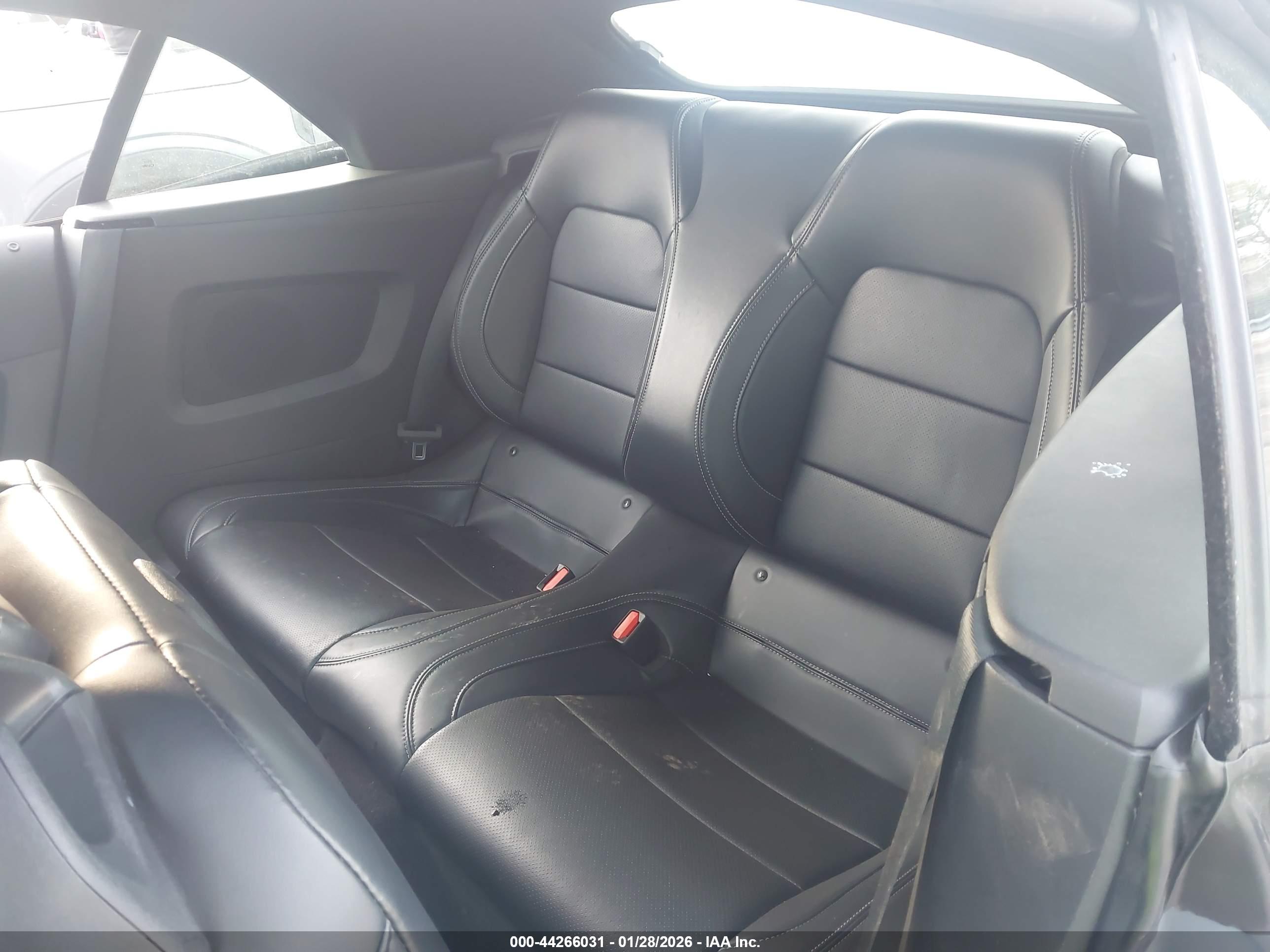 FORD MUSTANG image 8