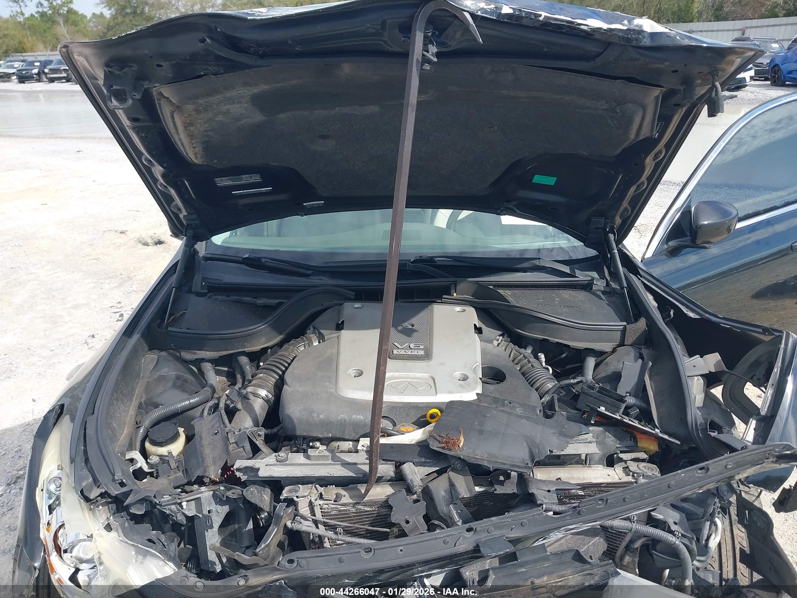 INFINITI Q40 image 10