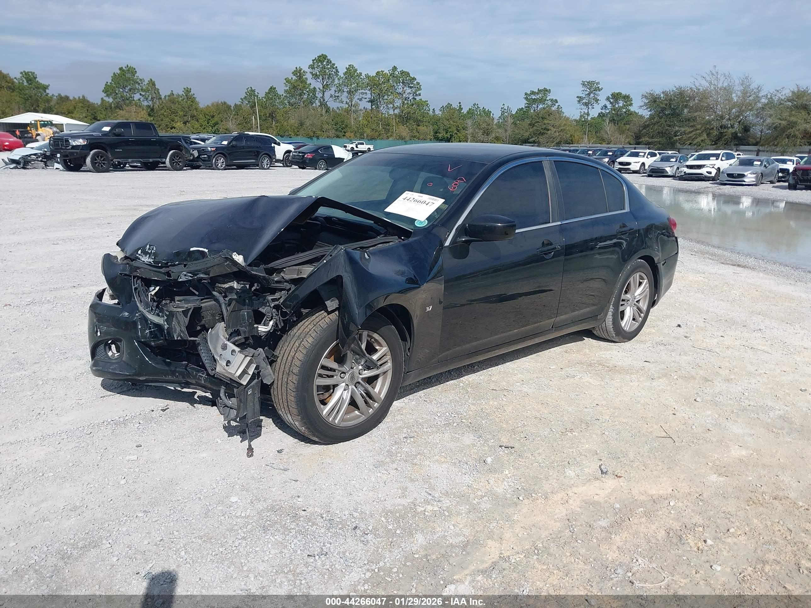INFINITI Q40 image 2