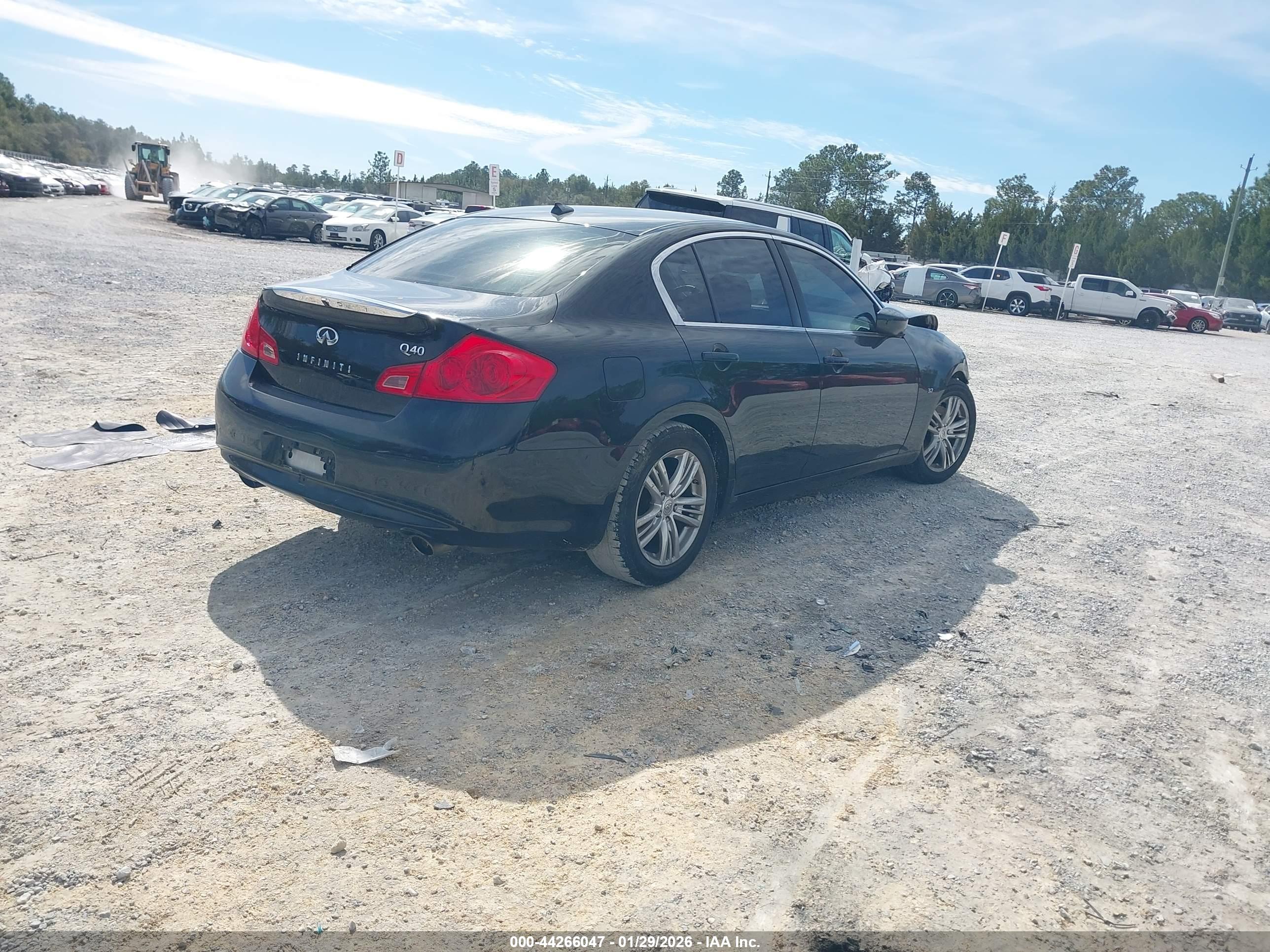 INFINITI Q40 image 4