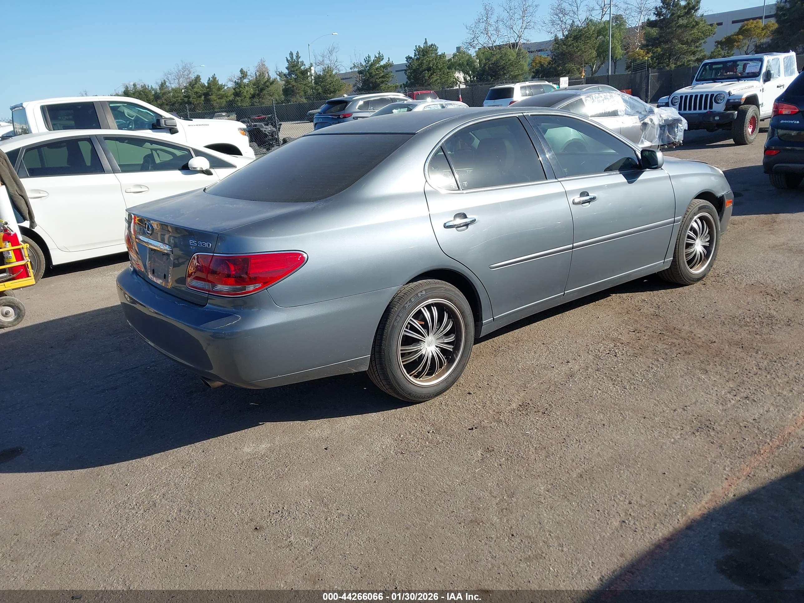 LEXUS ES image 4