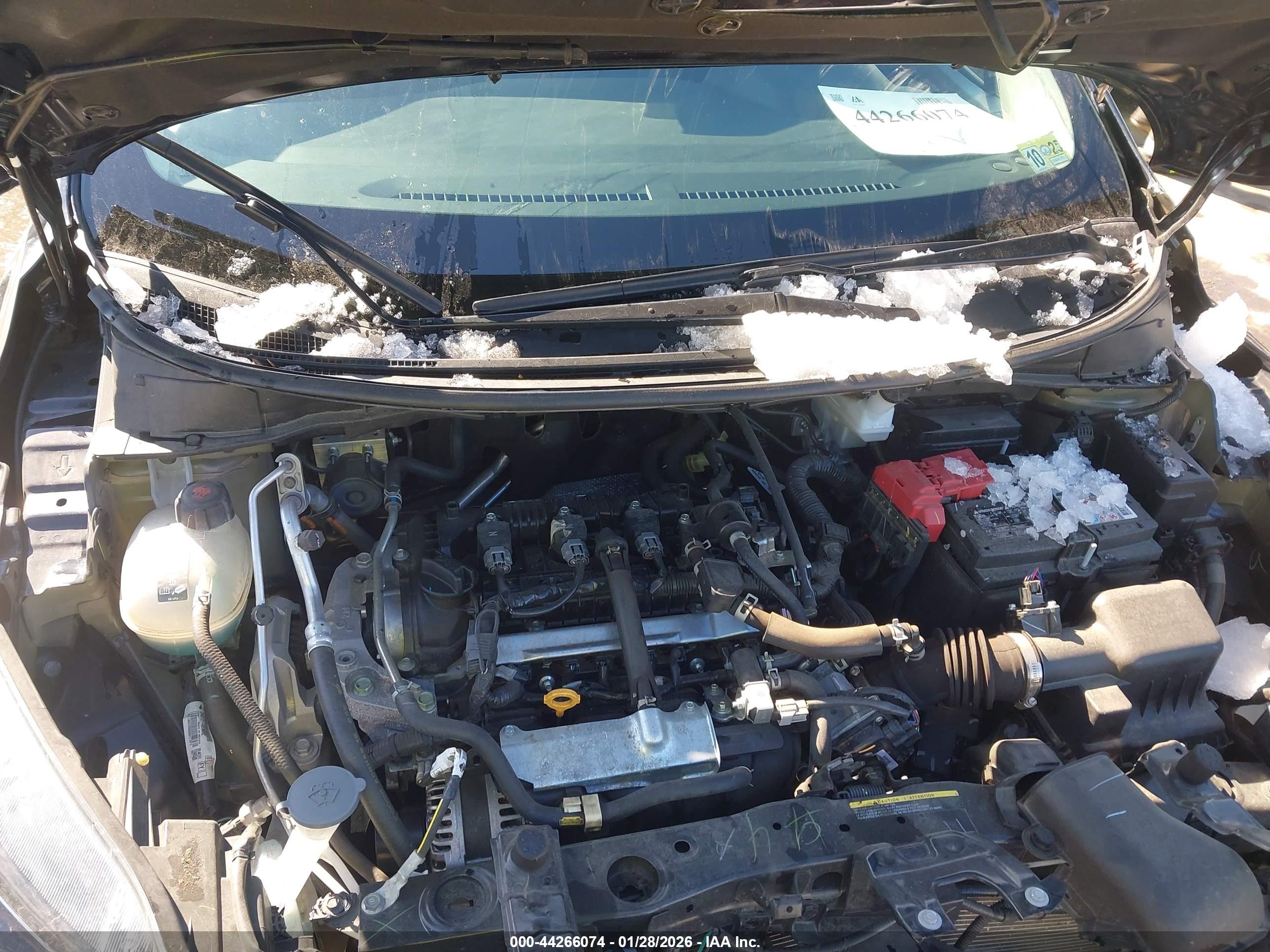 NISSAN VERSA image 10